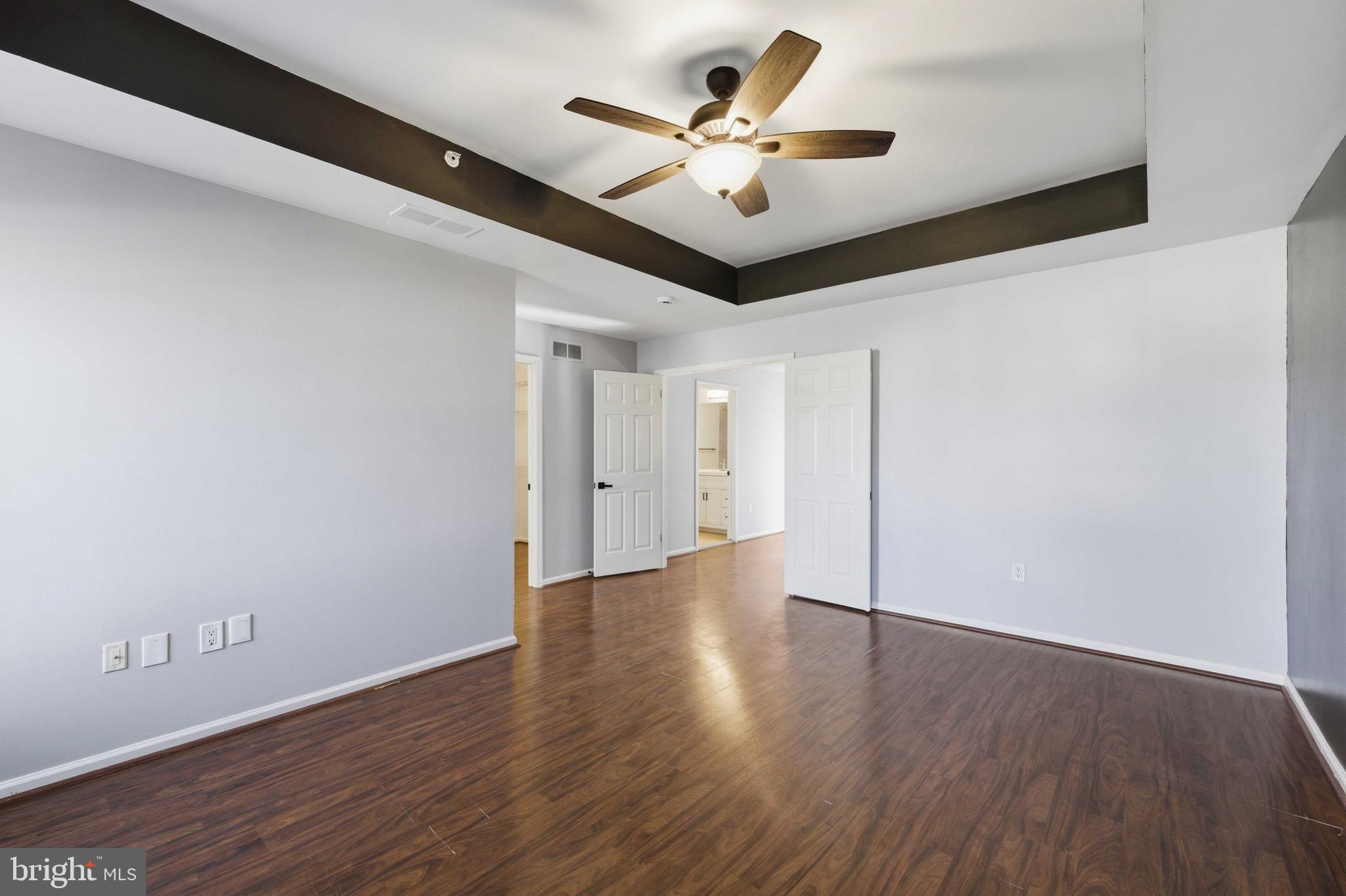 COUNTRY CROSSING - Residential