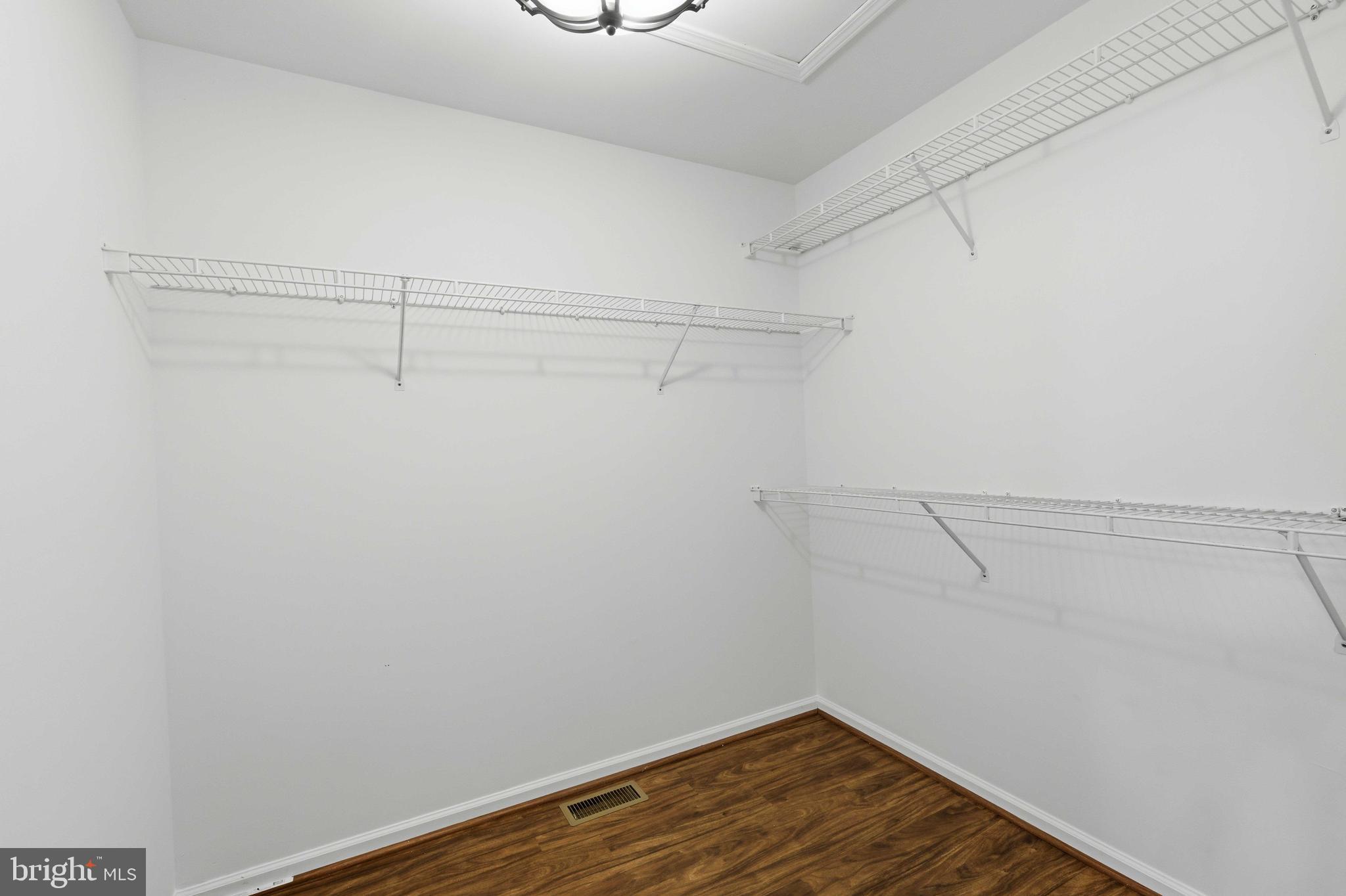 COUNTRY CROSSING - Residential