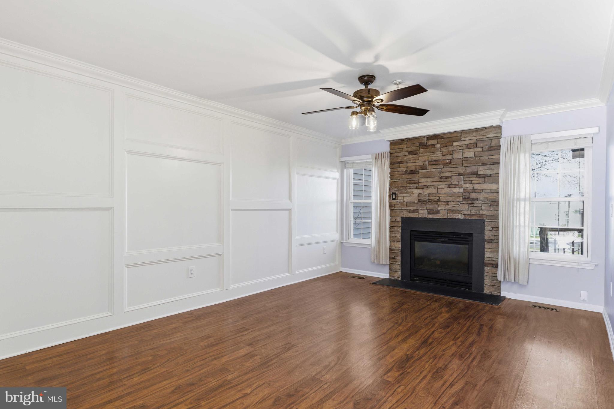 COUNTRY CROSSING - Residential