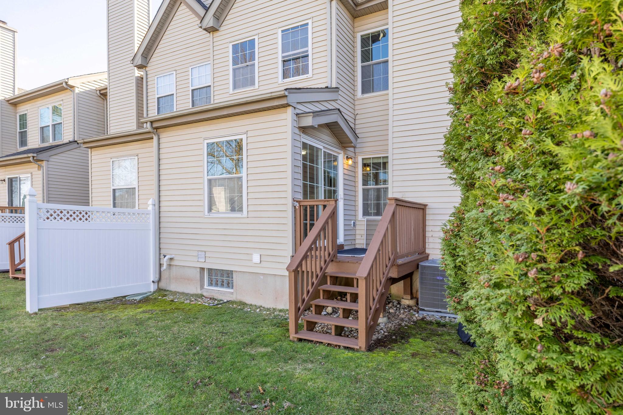 COUNTRY CROSSING - Residential