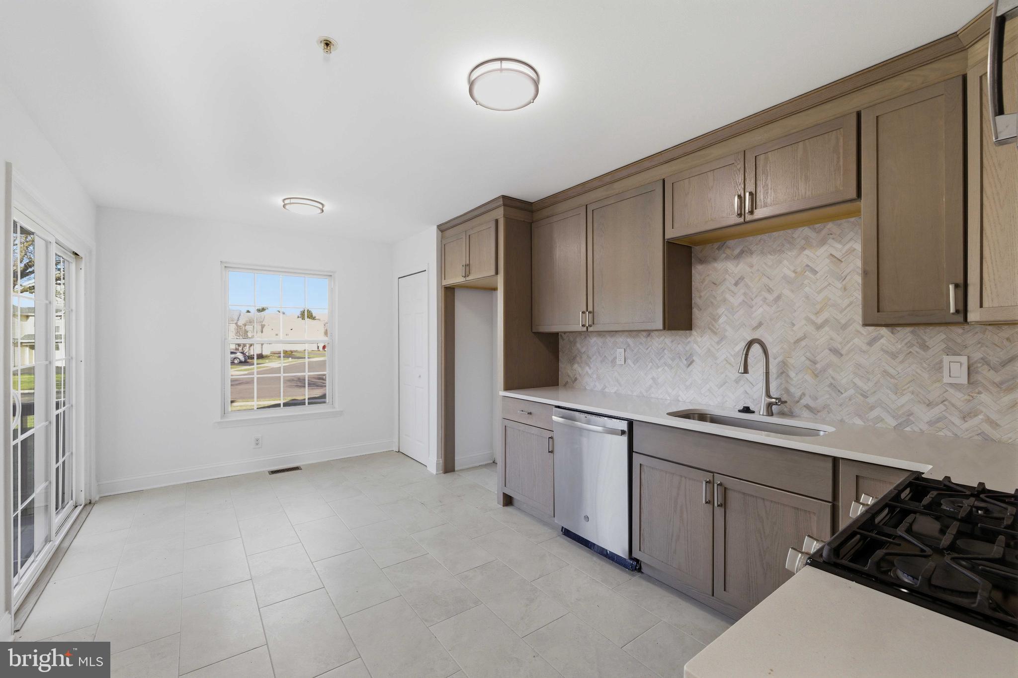 COUNTRY CROSSING - Residential