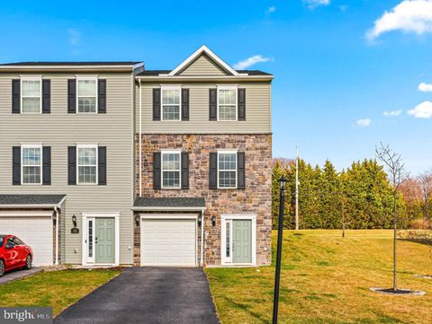 Townhouse For Sale - 64 Holstein Drive<br/> HANOVER, PA 17331