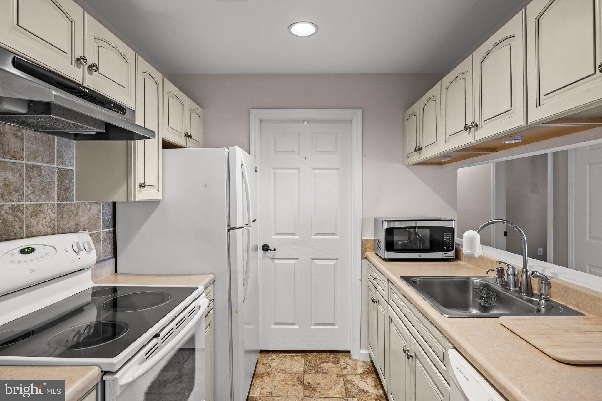 1108 MARESFIELD COURT