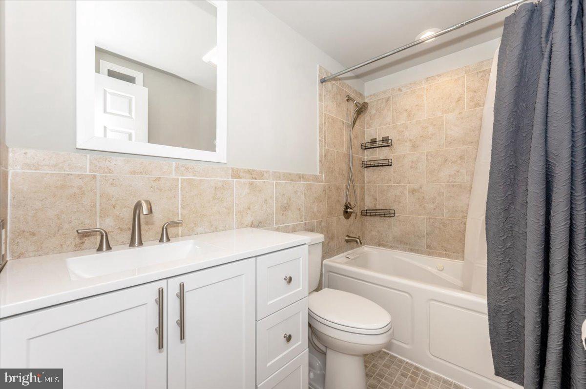 ROLLING MEADOWS - Residential