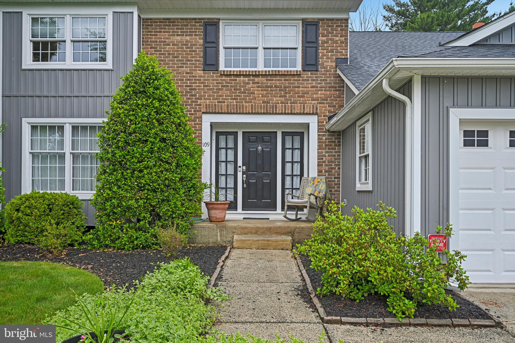 109 KINGSDALE AVENUE