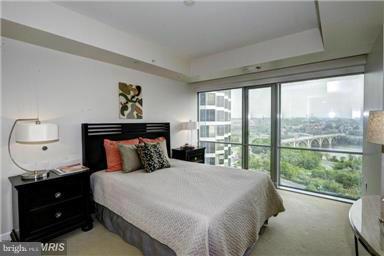 THE WATERVIEW - Residential Lease