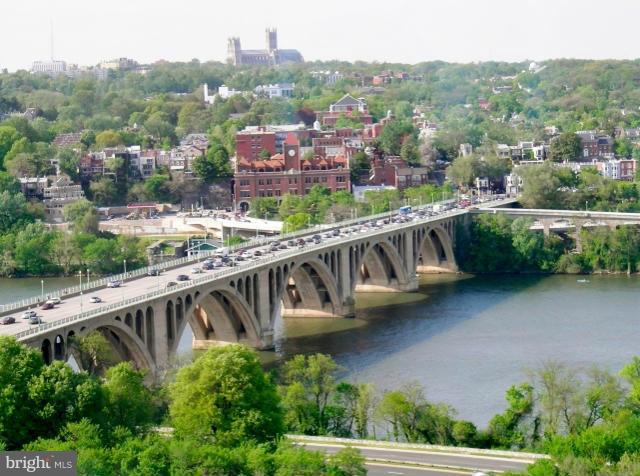 THE WATERVIEW - Residential Lease