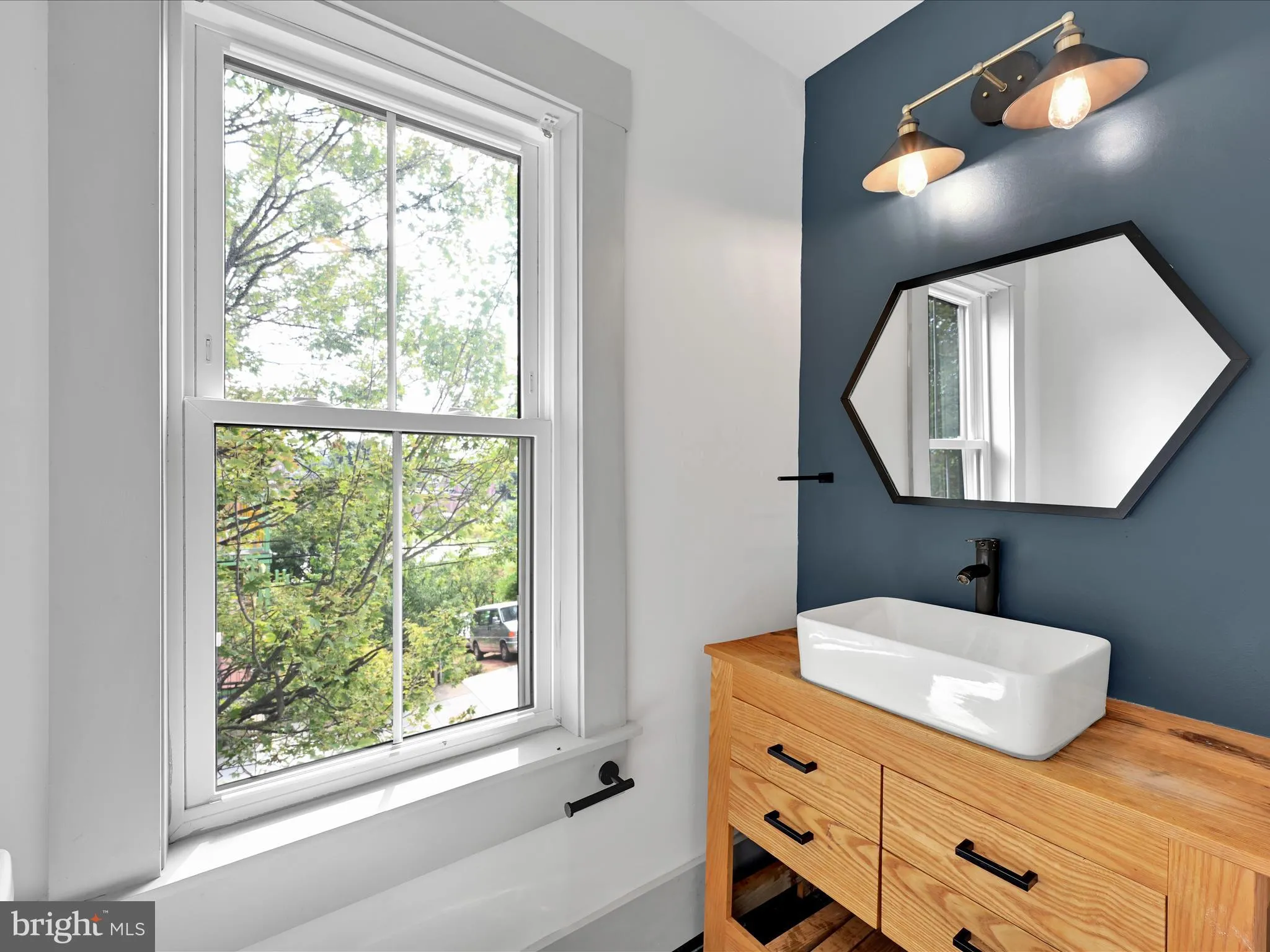 Lancaster, Pennsylvania 17603, United States, 3 Bedrooms Bedrooms, ,2 BathroomsBathrooms,Residential,Pending,212963