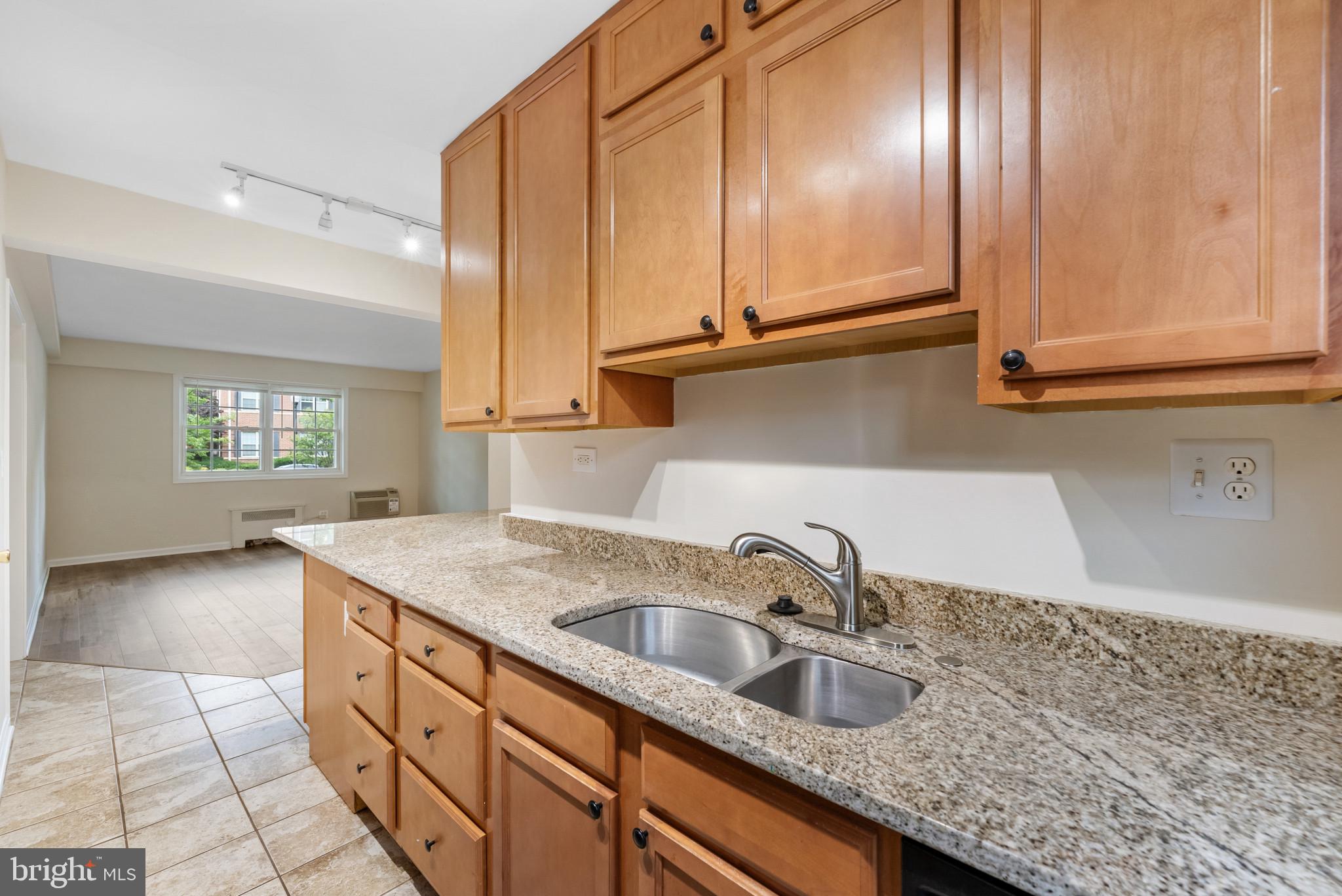 ARLINGTON OAKS - Residential Lease