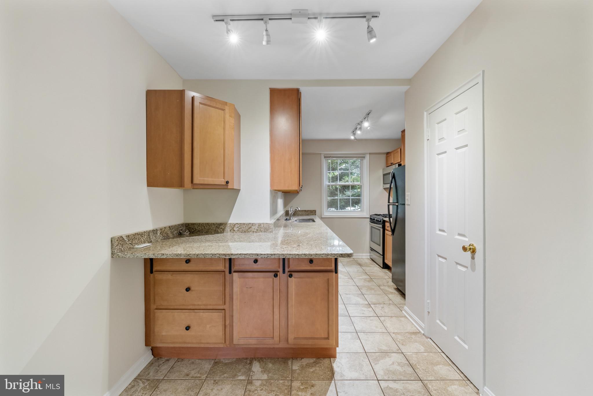 ARLINGTON OAKS - Residential Lease