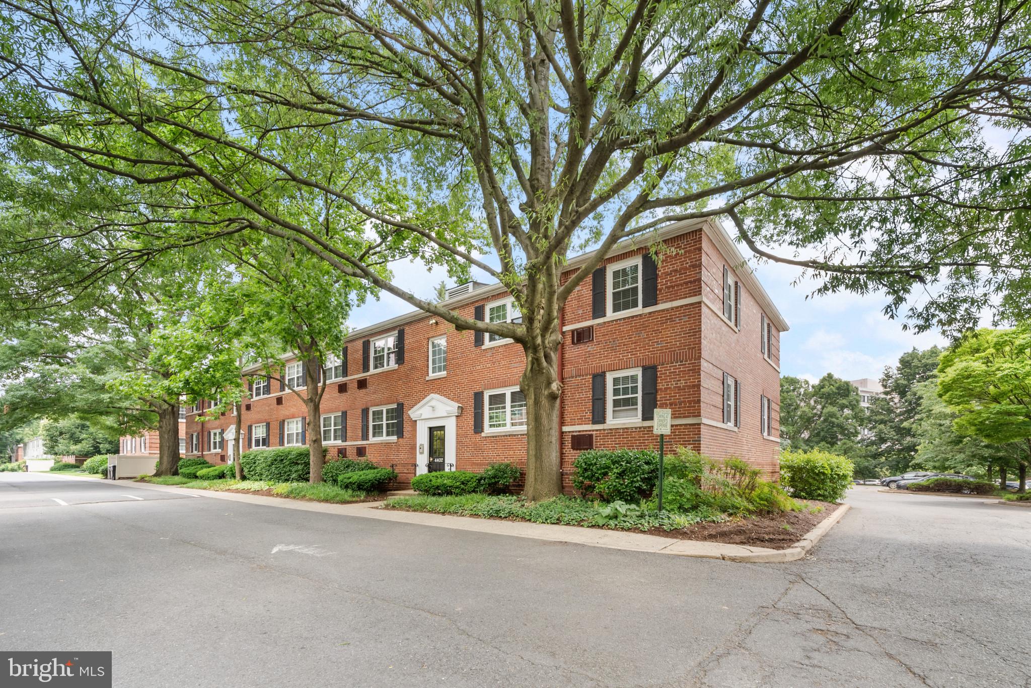 ARLINGTON OAKS - Residential Lease