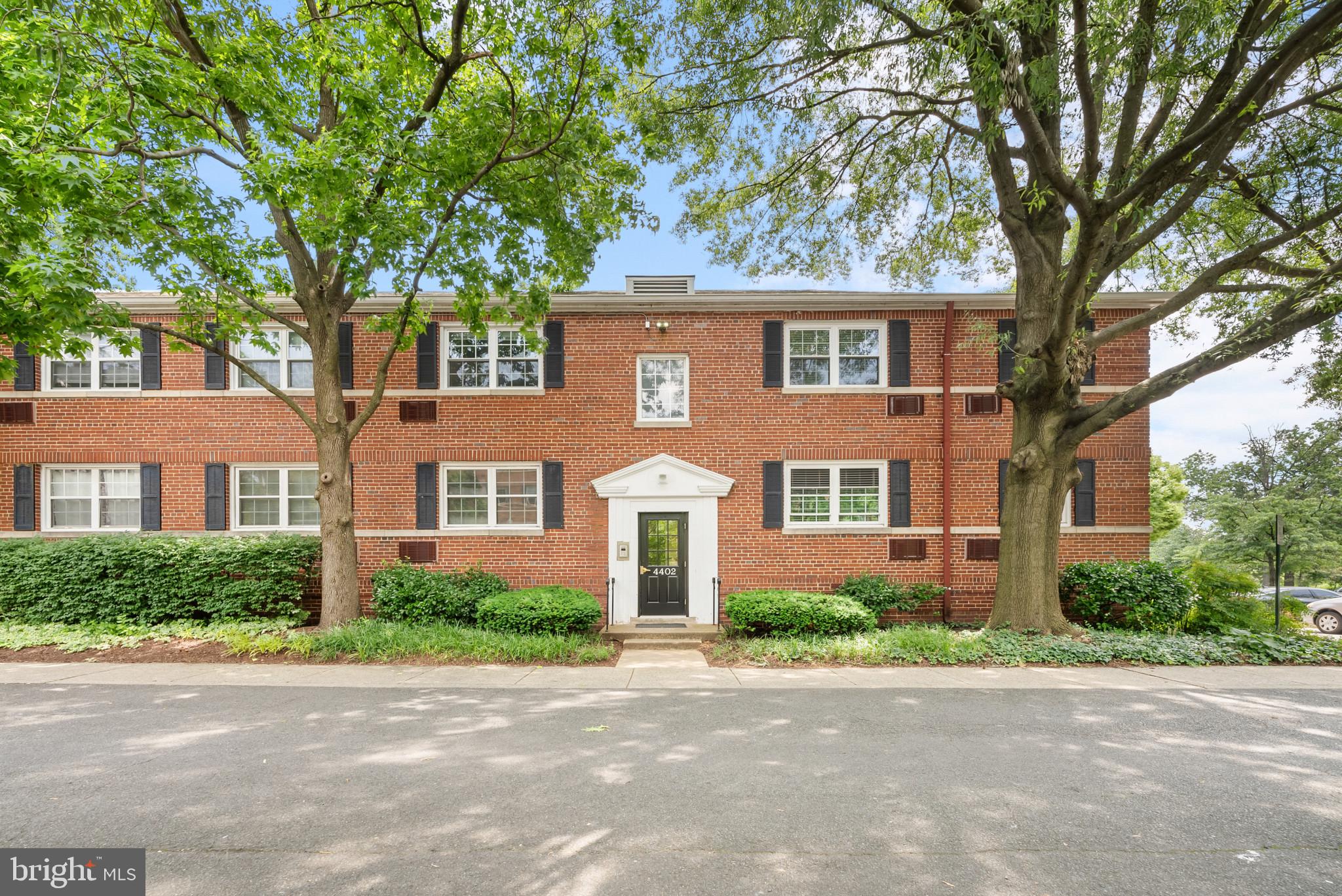 ARLINGTON OAKS - Residential Lease