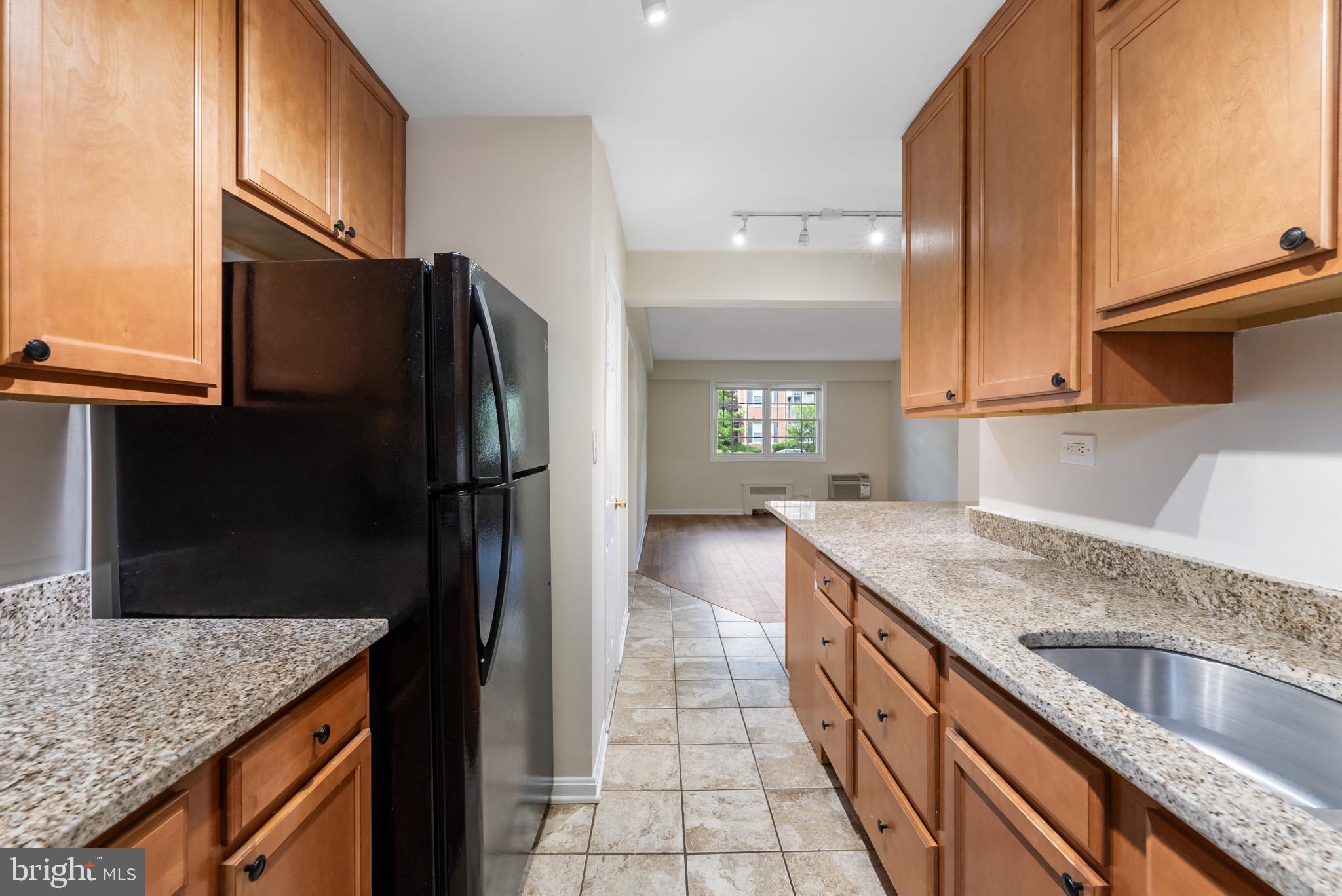 ARLINGTON OAKS - Residential Lease