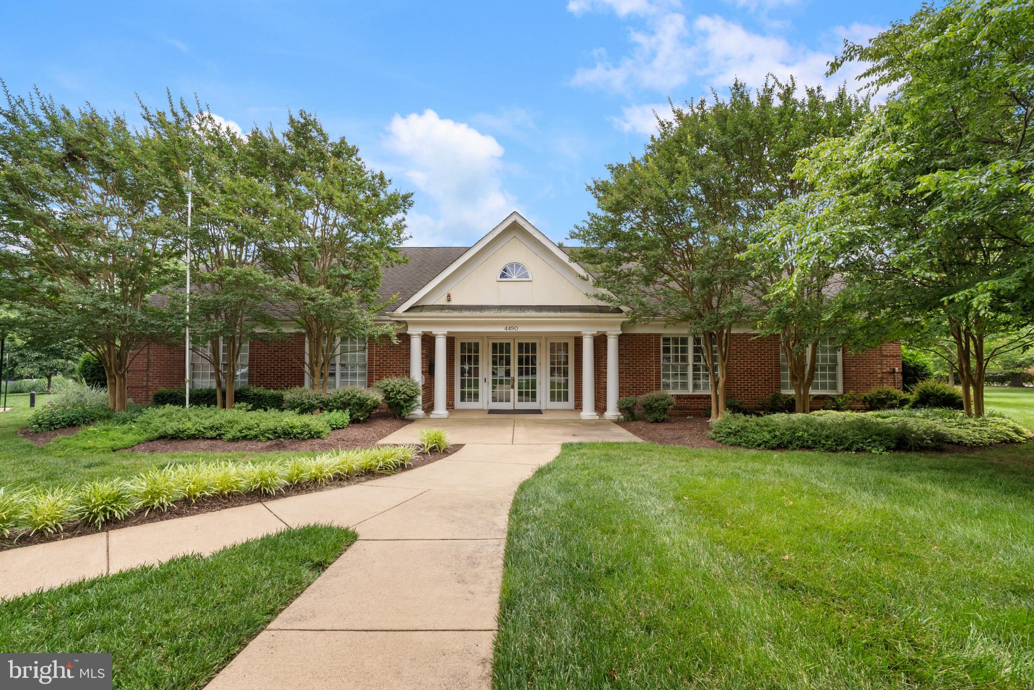 ARLINGTON OAKS - Residential Lease