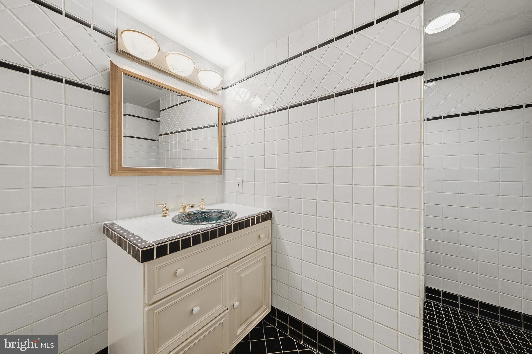 CARLIN TERRACE - Residential