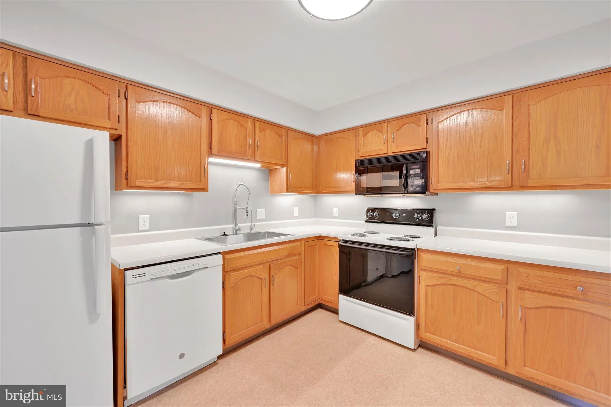 Lancaster, Pennsylvania 17601, United States, 3 Bedrooms Bedrooms, ,2 BathroomsBathrooms,Residential,Pending,76863