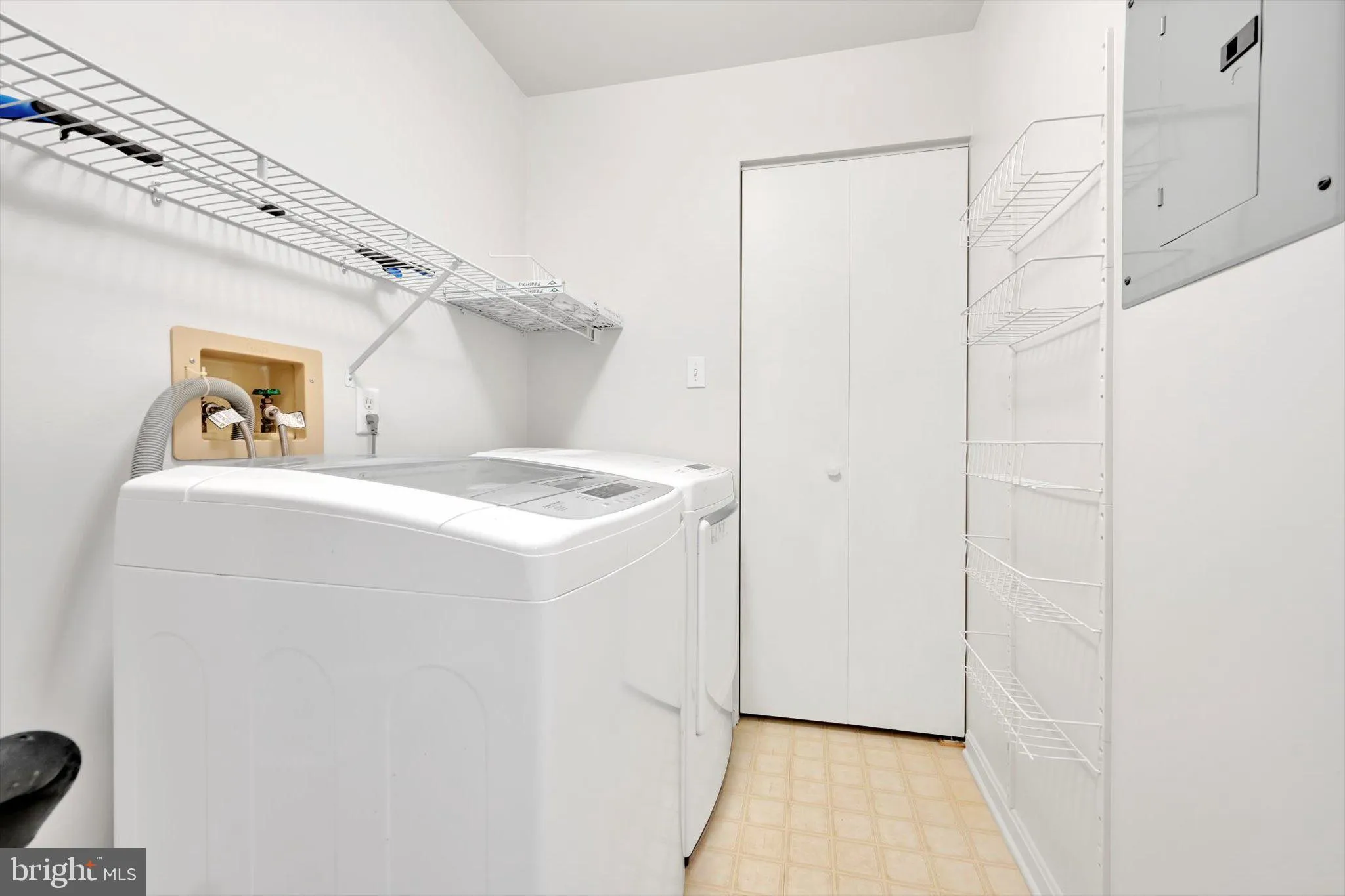 Lancaster, Pennsylvania 17601, United States, 3 Bedrooms Bedrooms, ,2 BathroomsBathrooms,Residential,Pending,76863