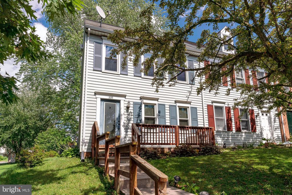 Photo of 220 BLACK HORSE DR, STRASBURG, PA 17579 (MLS # PALA2038602)