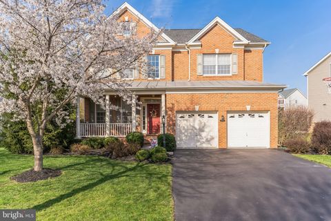 Photo of 5793 Waterloo Bridge Circle, HAYMARKET, VA 20169 (MLS # VAPW2112282)