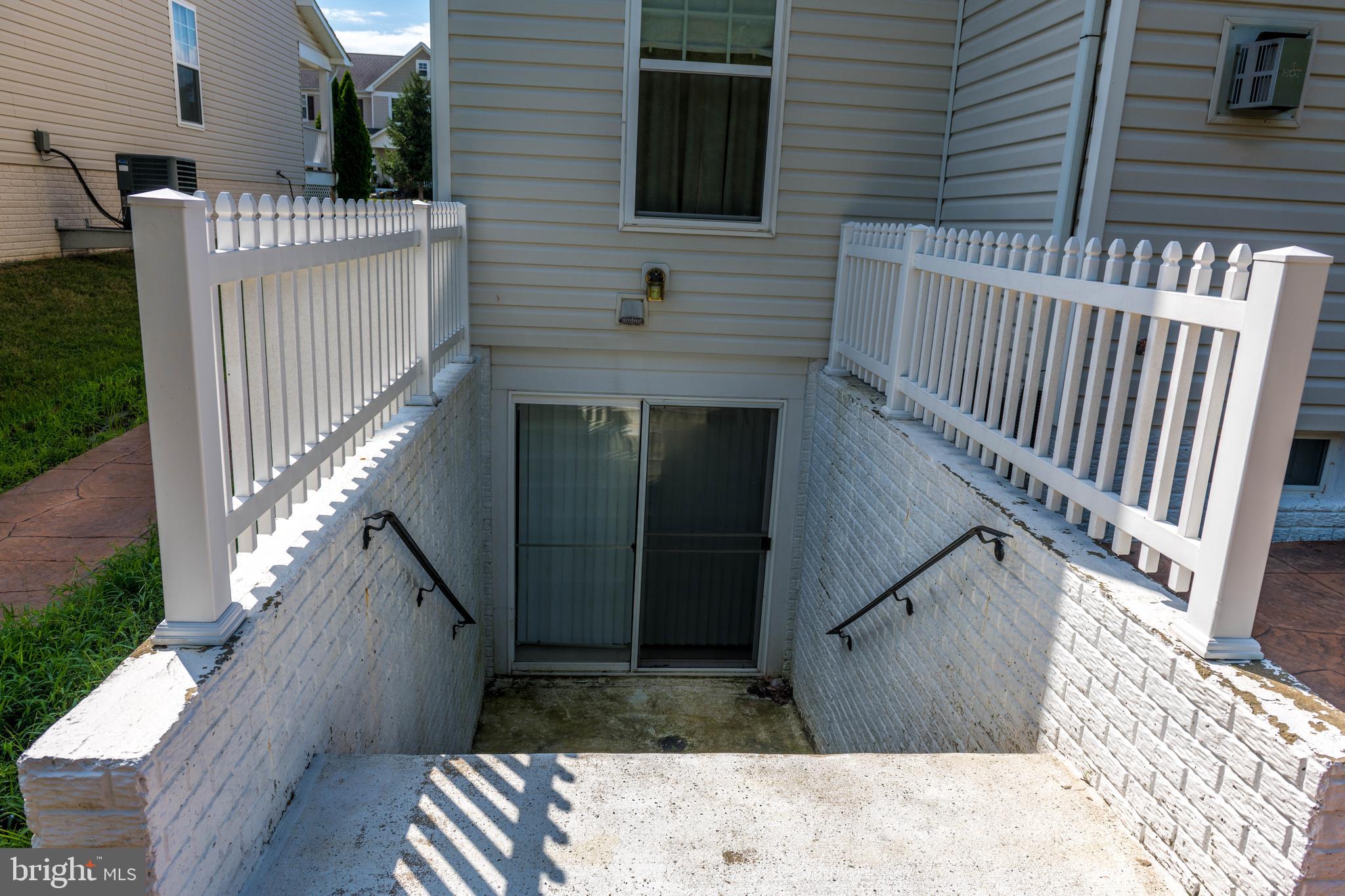 GARRISON WOODS - Residential Lease