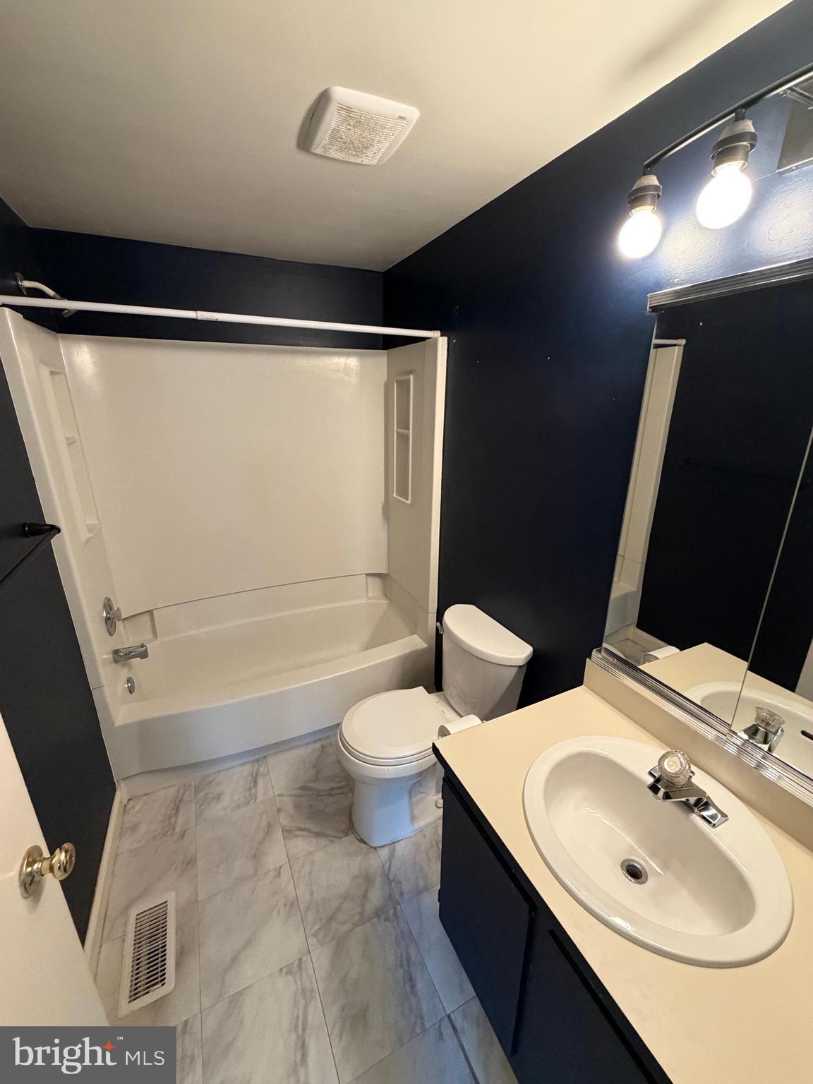 CRESTWOOD CONDO - Residential