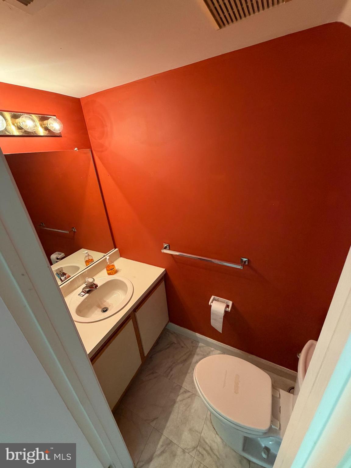 CRESTWOOD CONDO - Residential