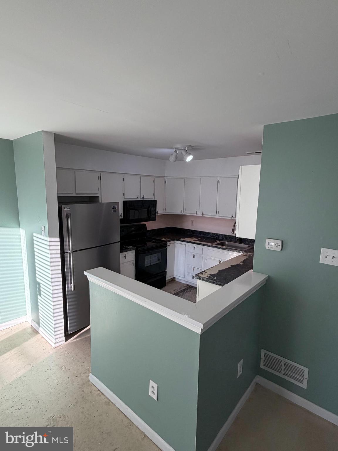 CRESTWOOD CONDO - Residential