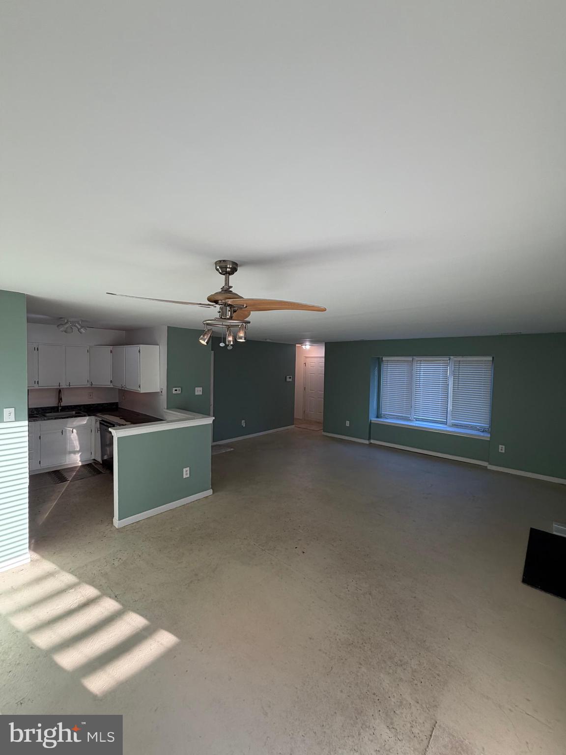 CRESTWOOD CONDO - Residential