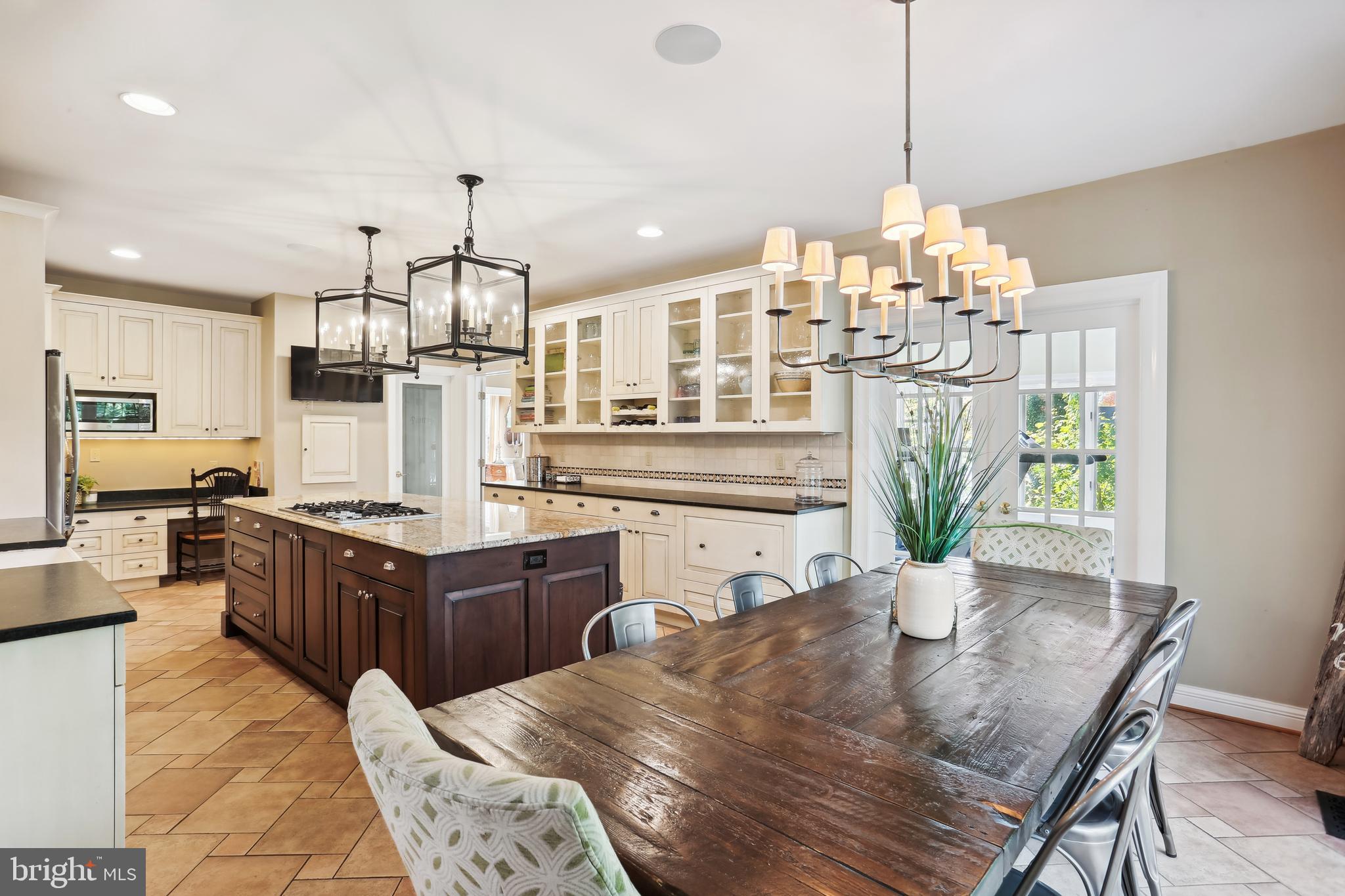 MANOR PARK - Residential