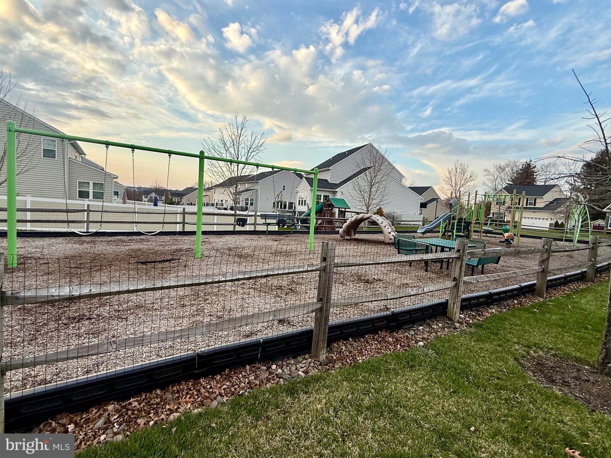 HIDDEN OAKS - Residential