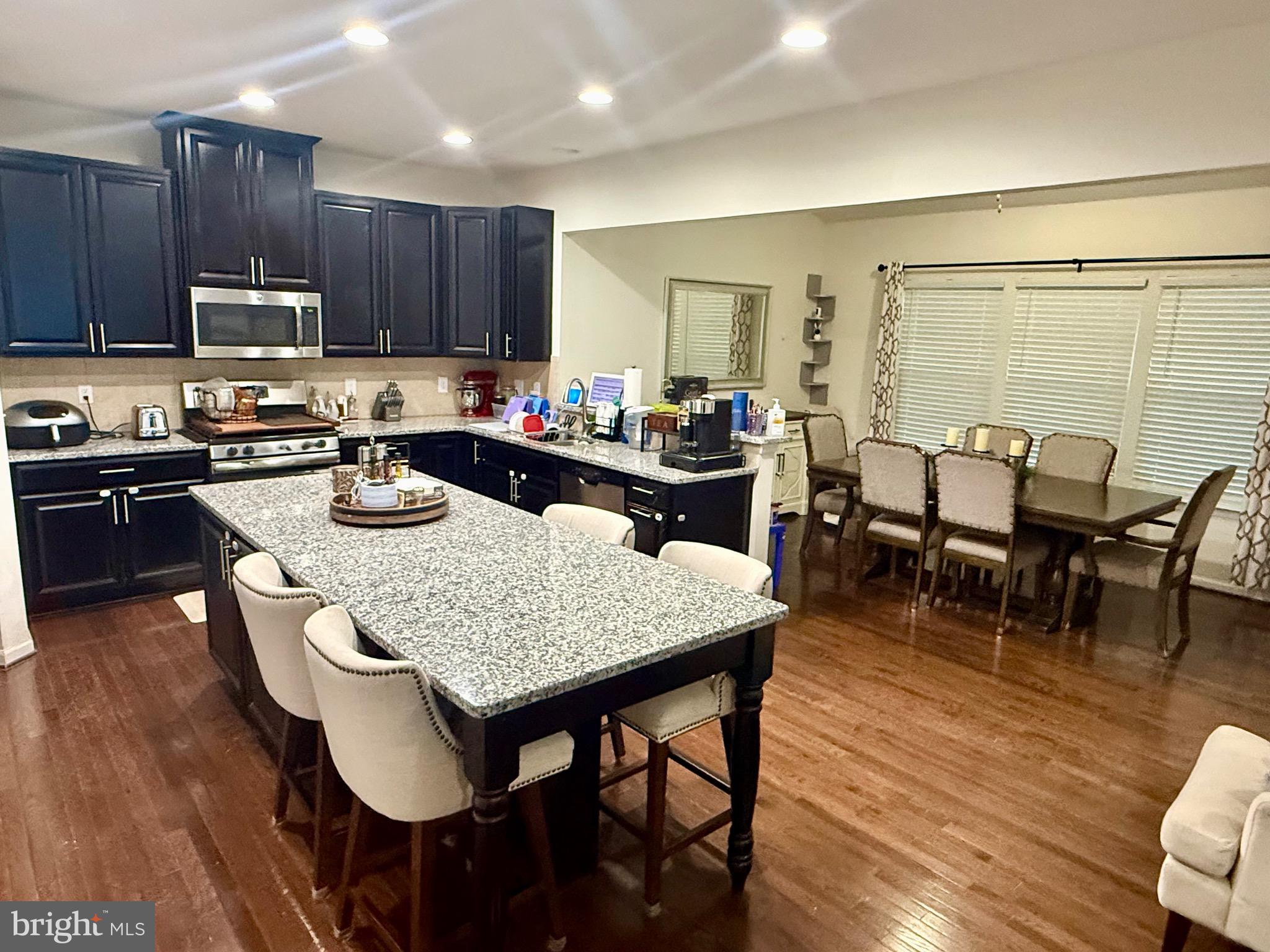 HIDDEN OAKS - Residential