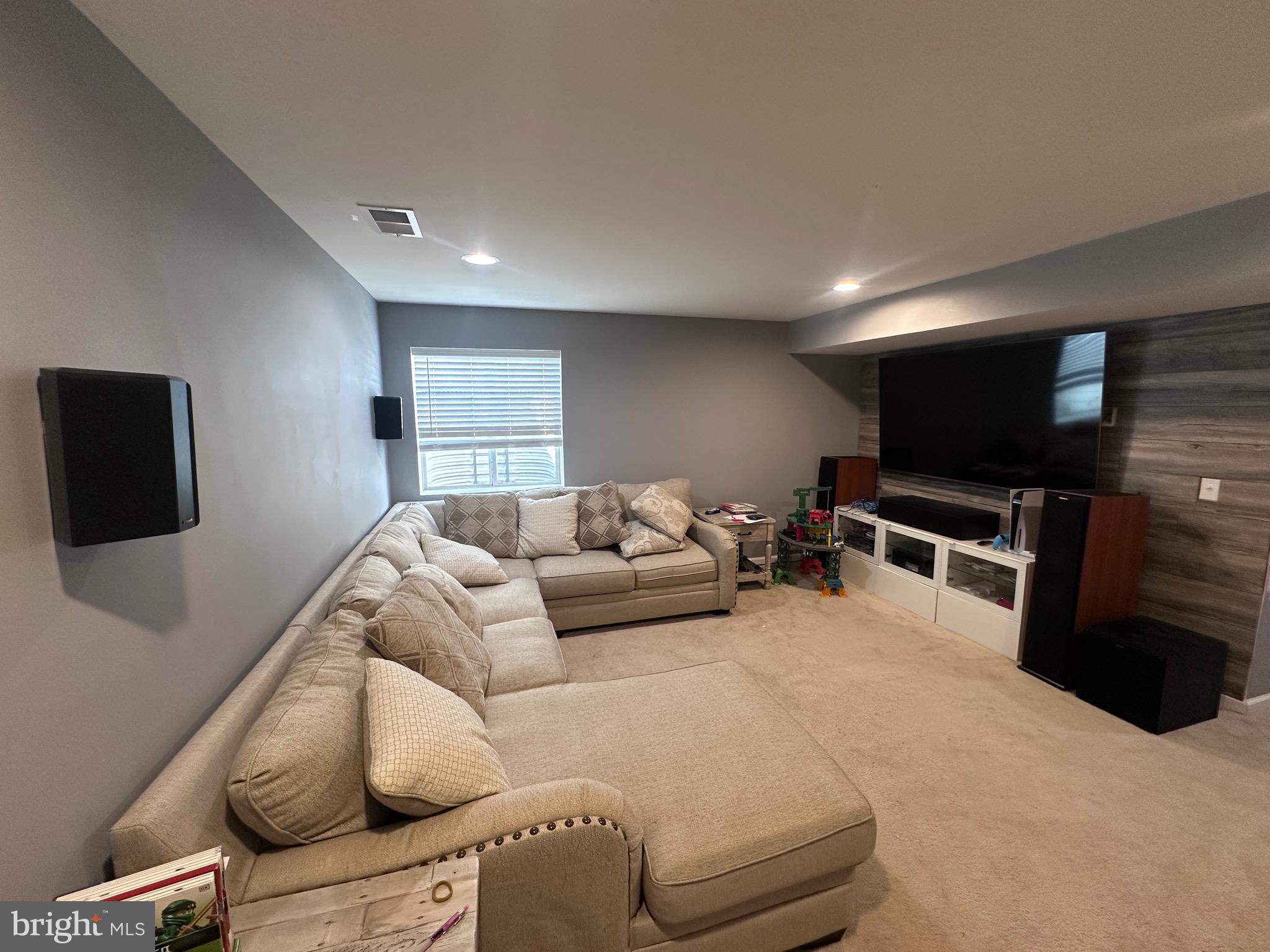 HIDDEN OAKS - Residential