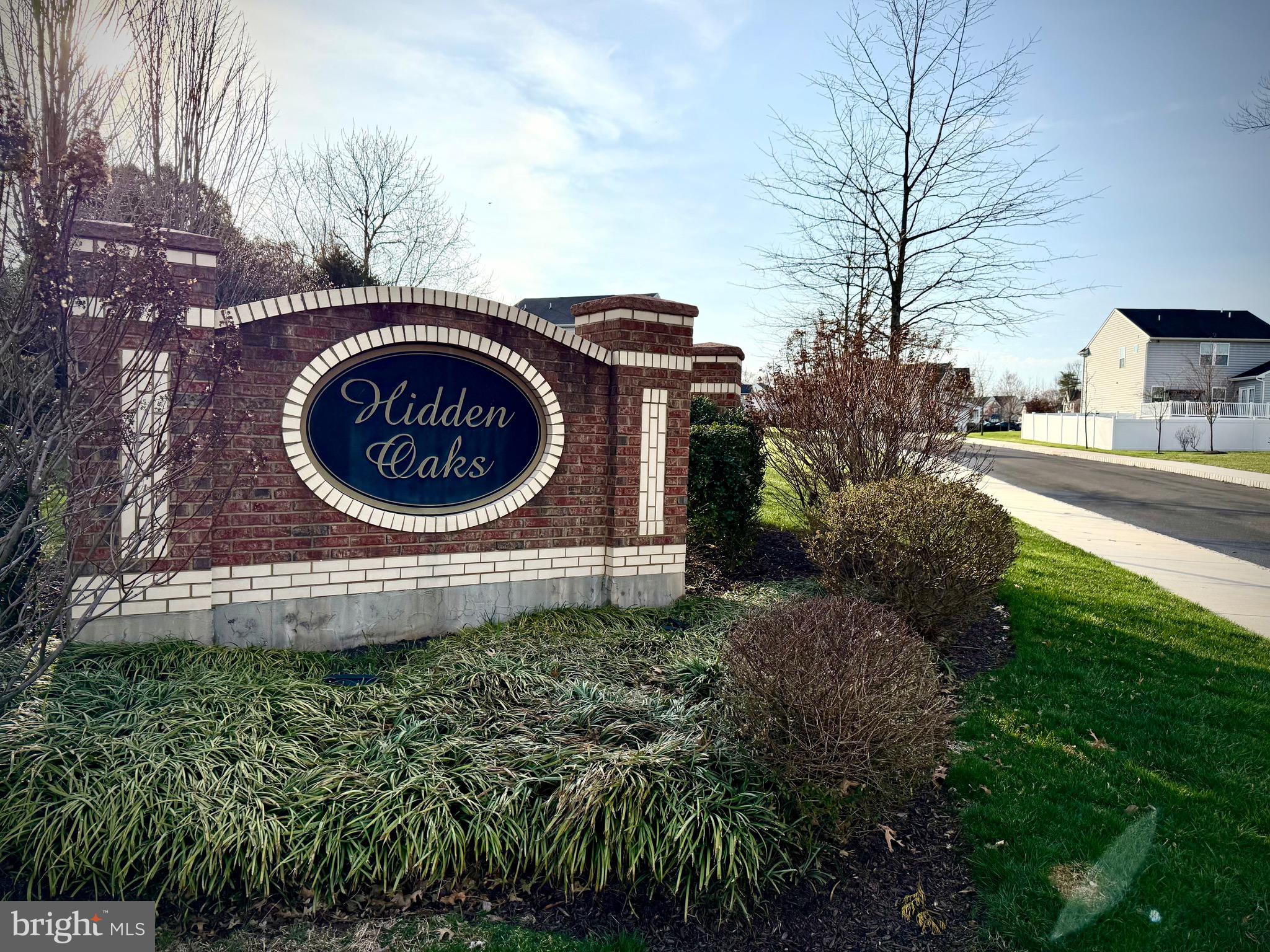 HIDDEN OAKS - Residential