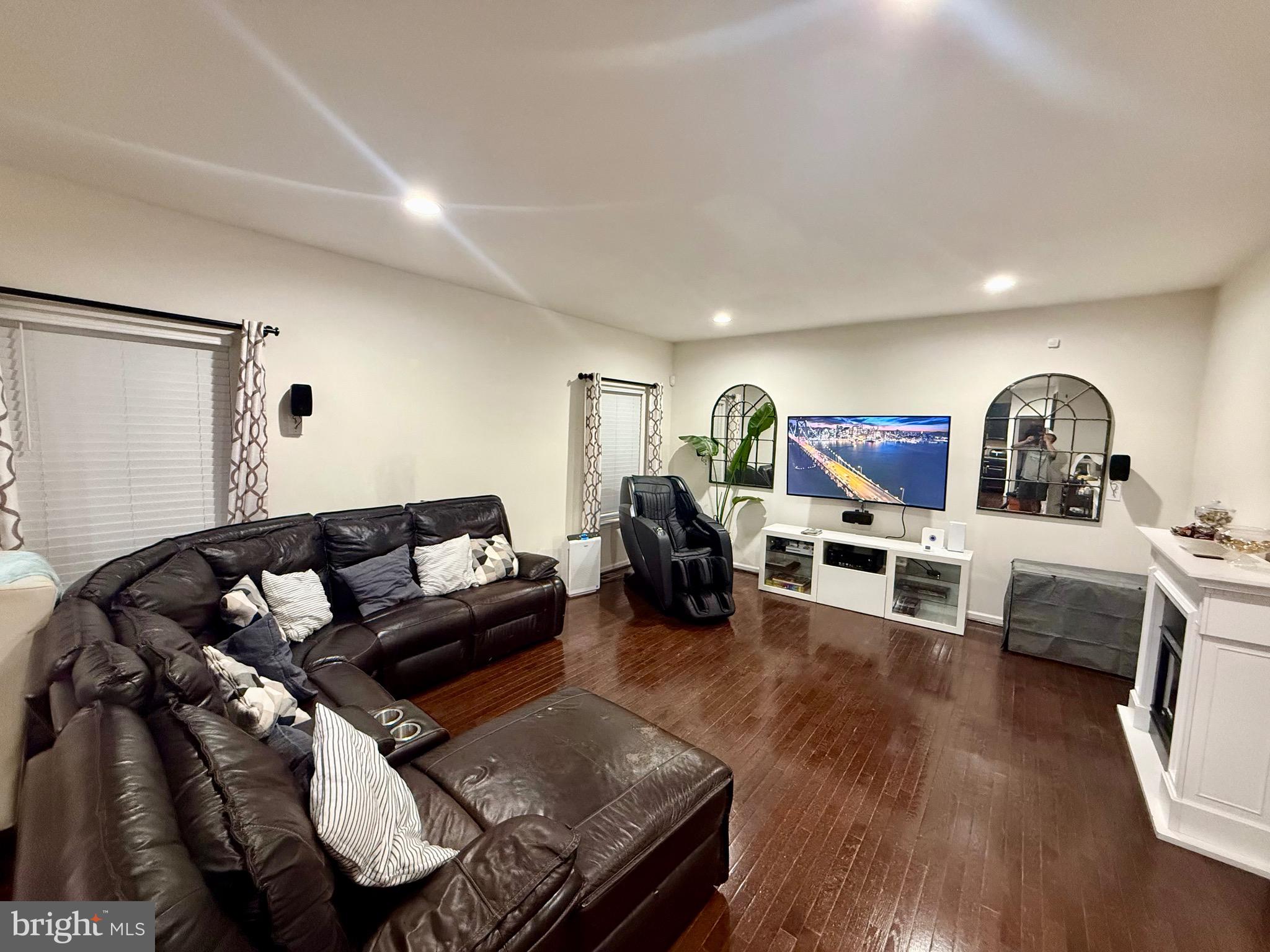 HIDDEN OAKS - Residential