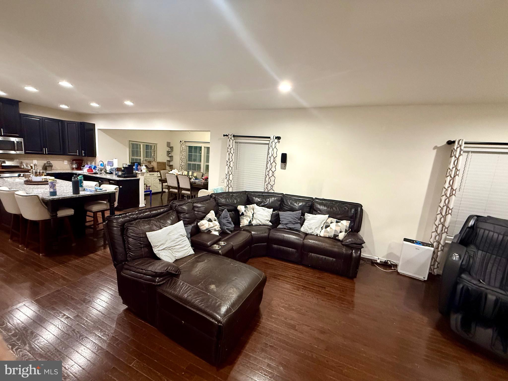 HIDDEN OAKS - Residential