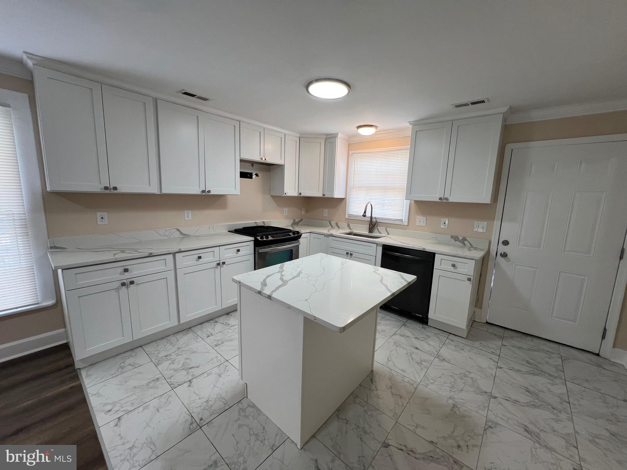 DOWNTOWN FREDERICKSBURG - Residential Lease