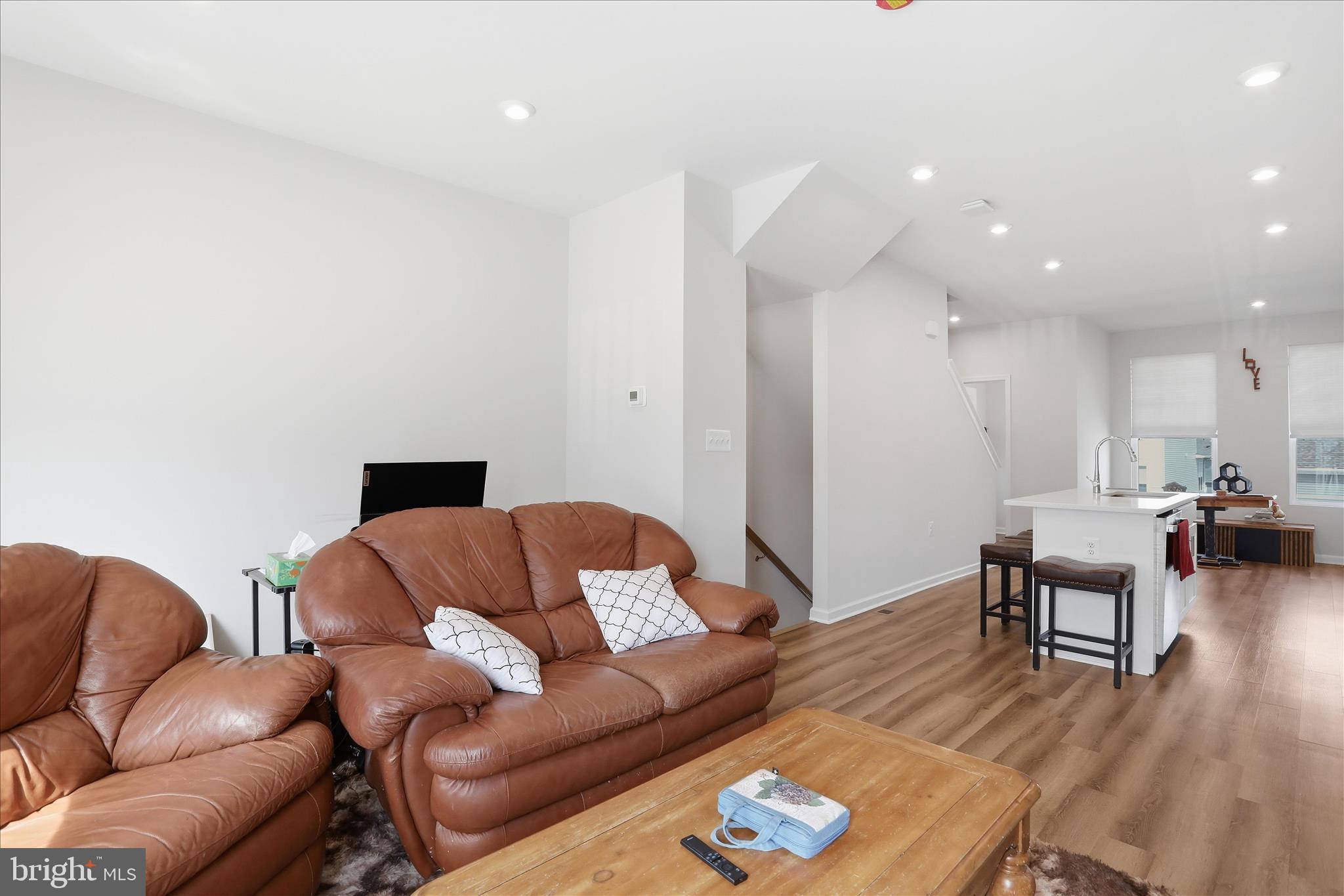 PRESIDENTS POINTE - Residential