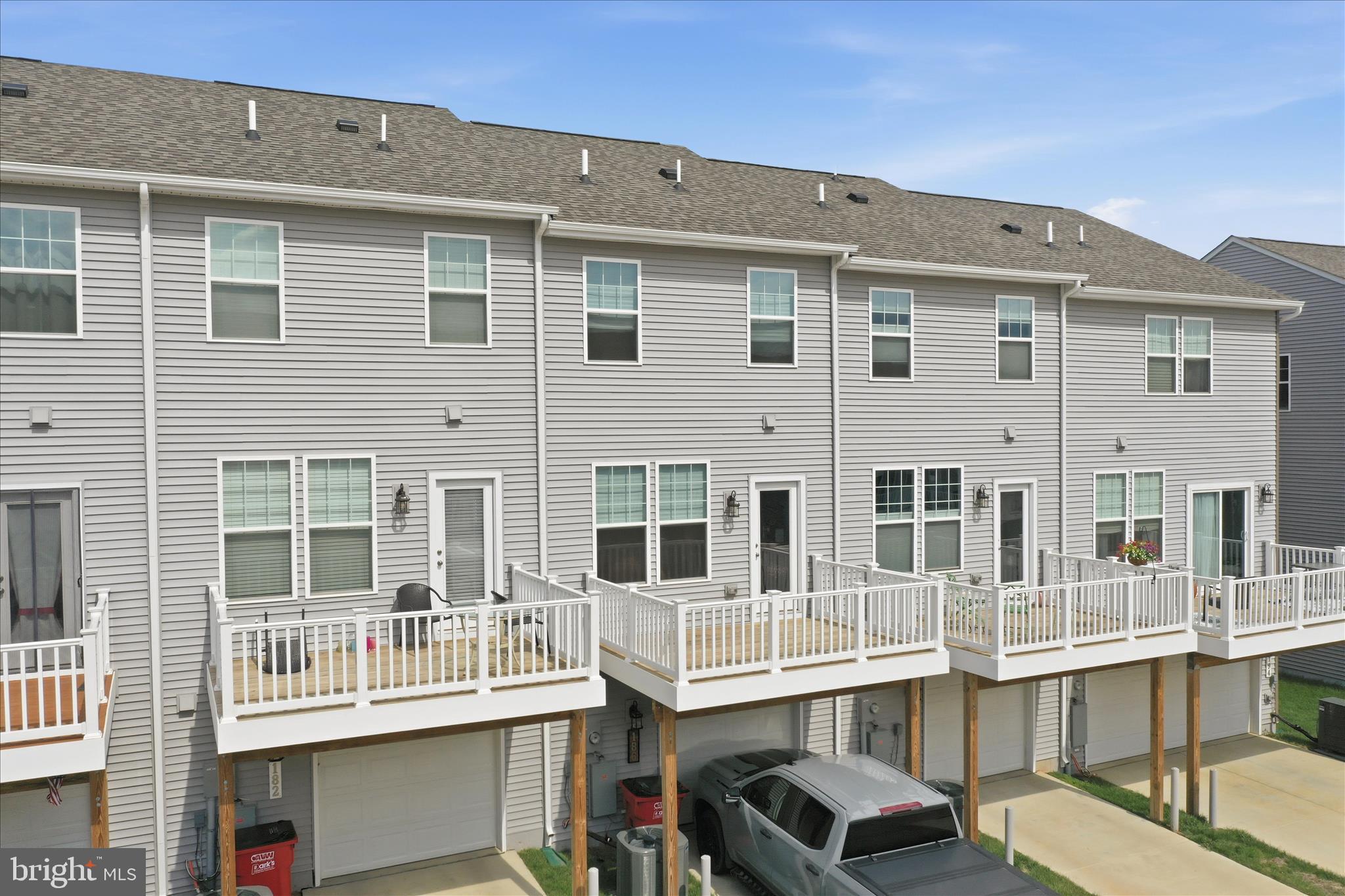 PRESIDENTS POINTE - Residential