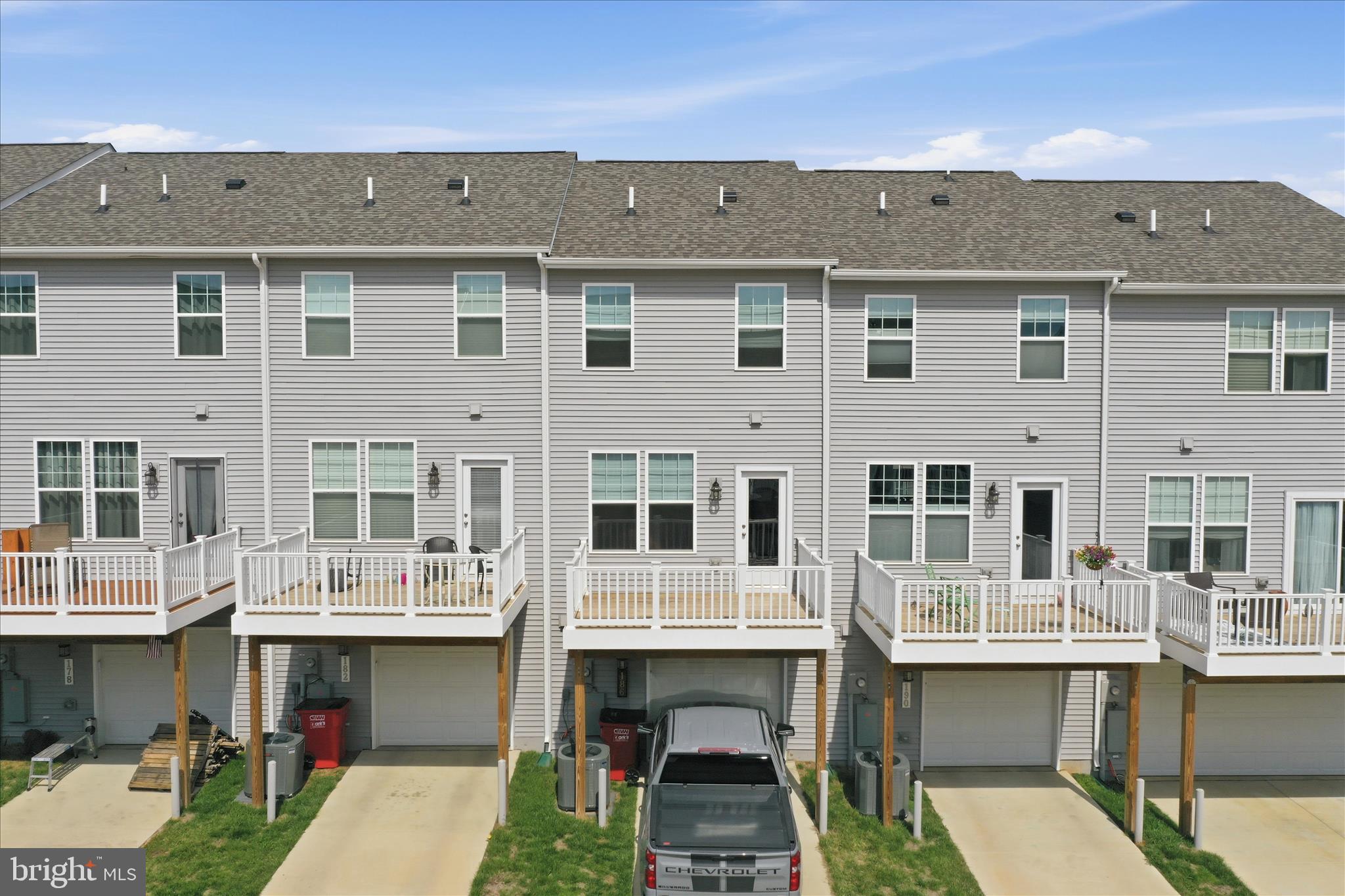 PRESIDENTS POINTE - Residential