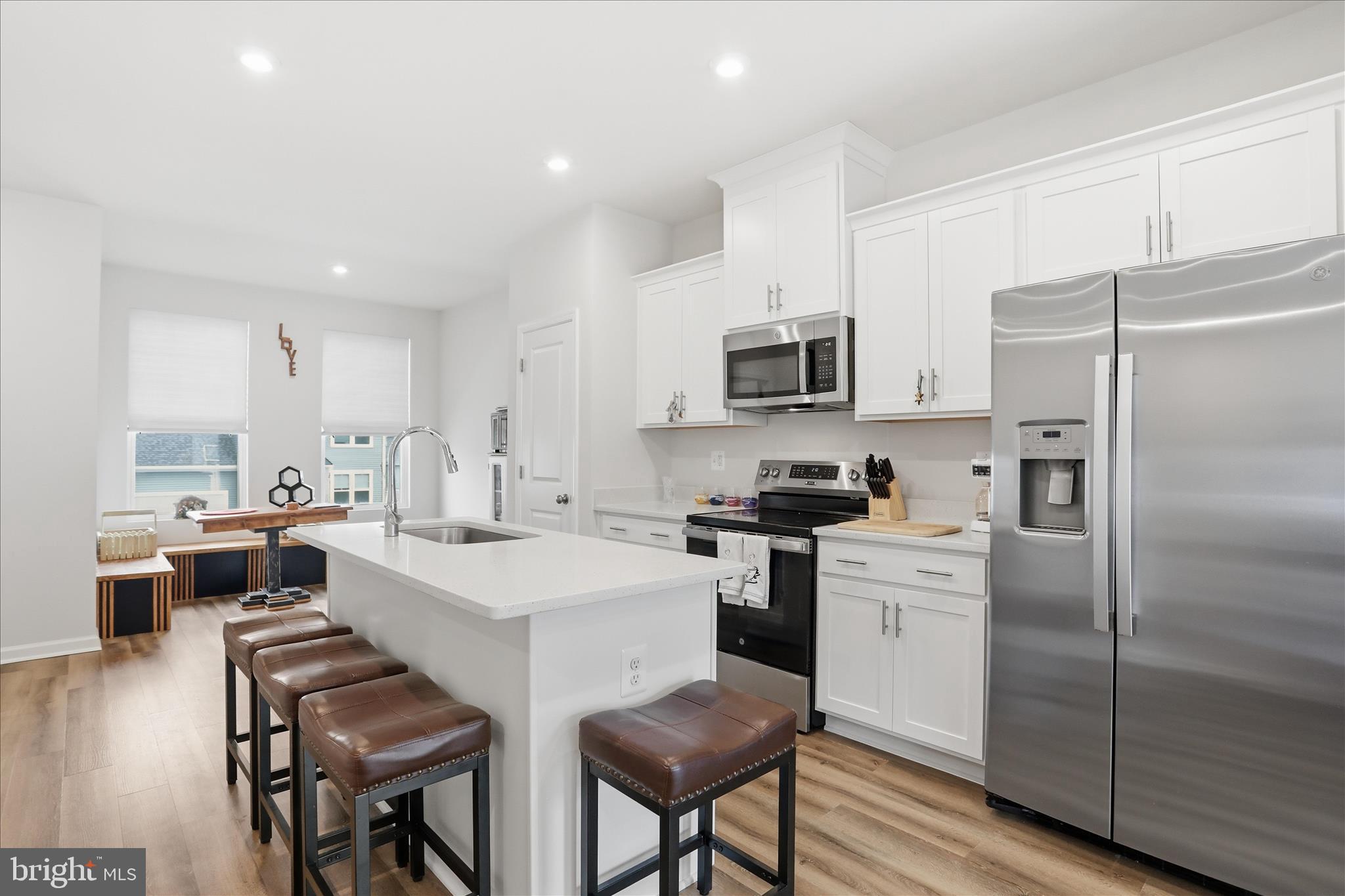 PRESIDENTS POINTE - Residential