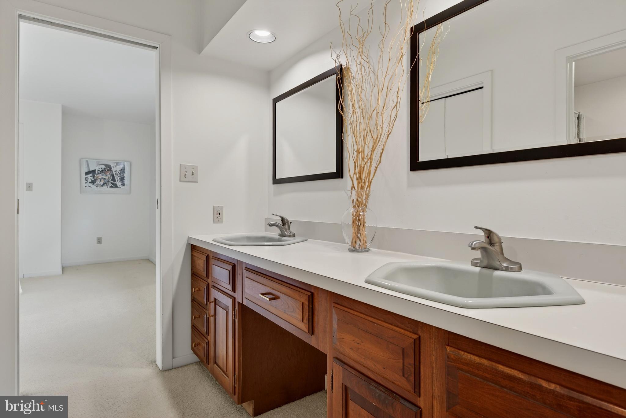 CHATELAINE - Residential