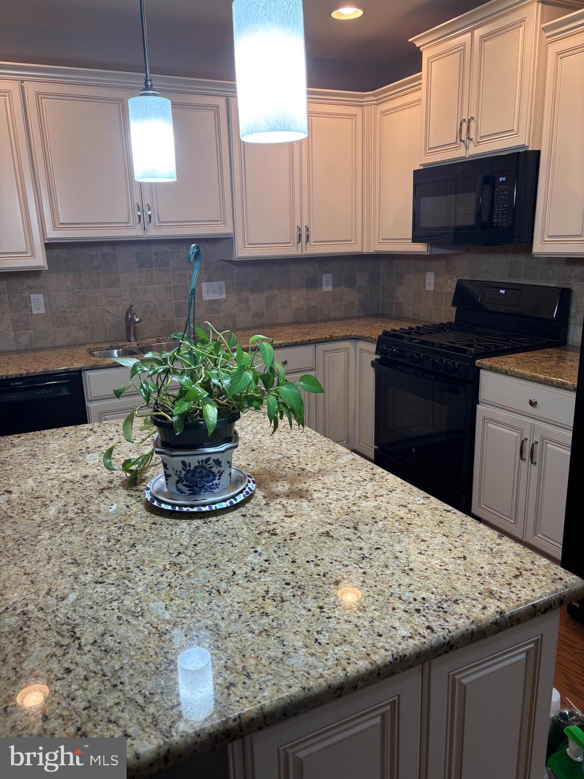 THE ENCLAVE - Residential