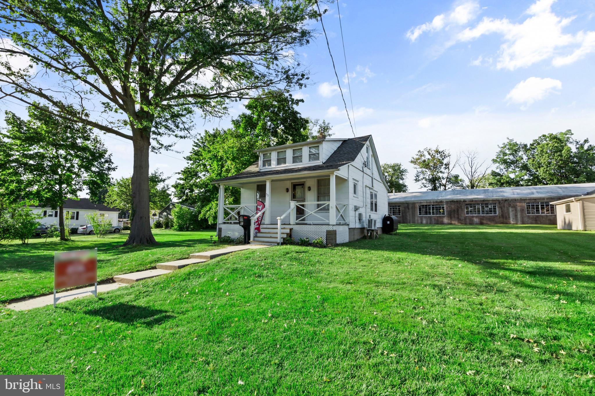 33 WILLIAMSON AVENUE