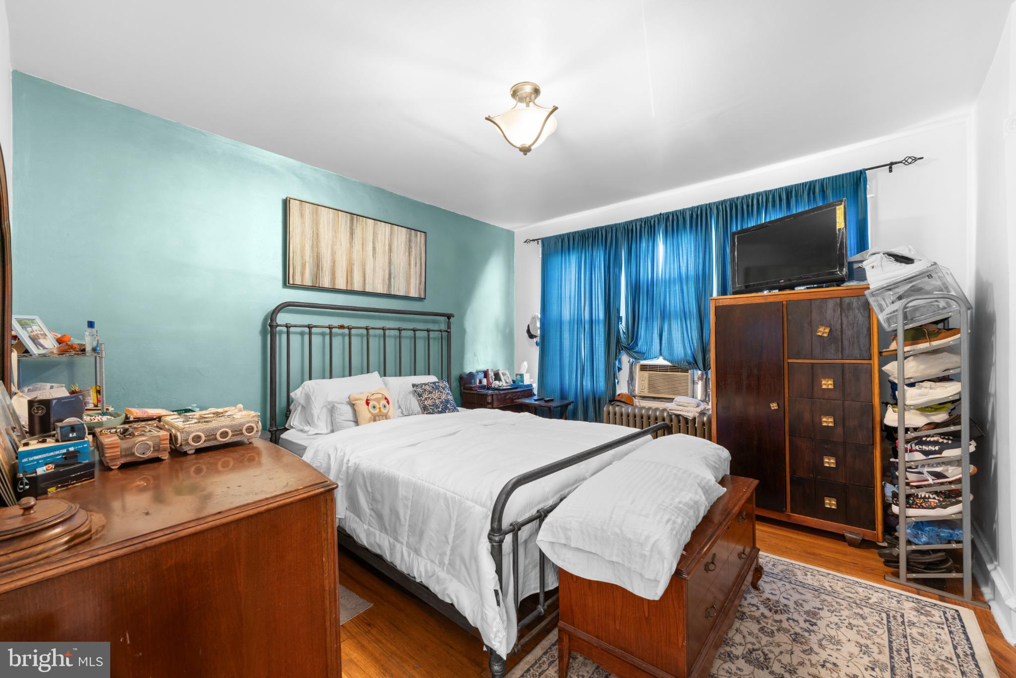 OXFORD CIRCLE - Residential