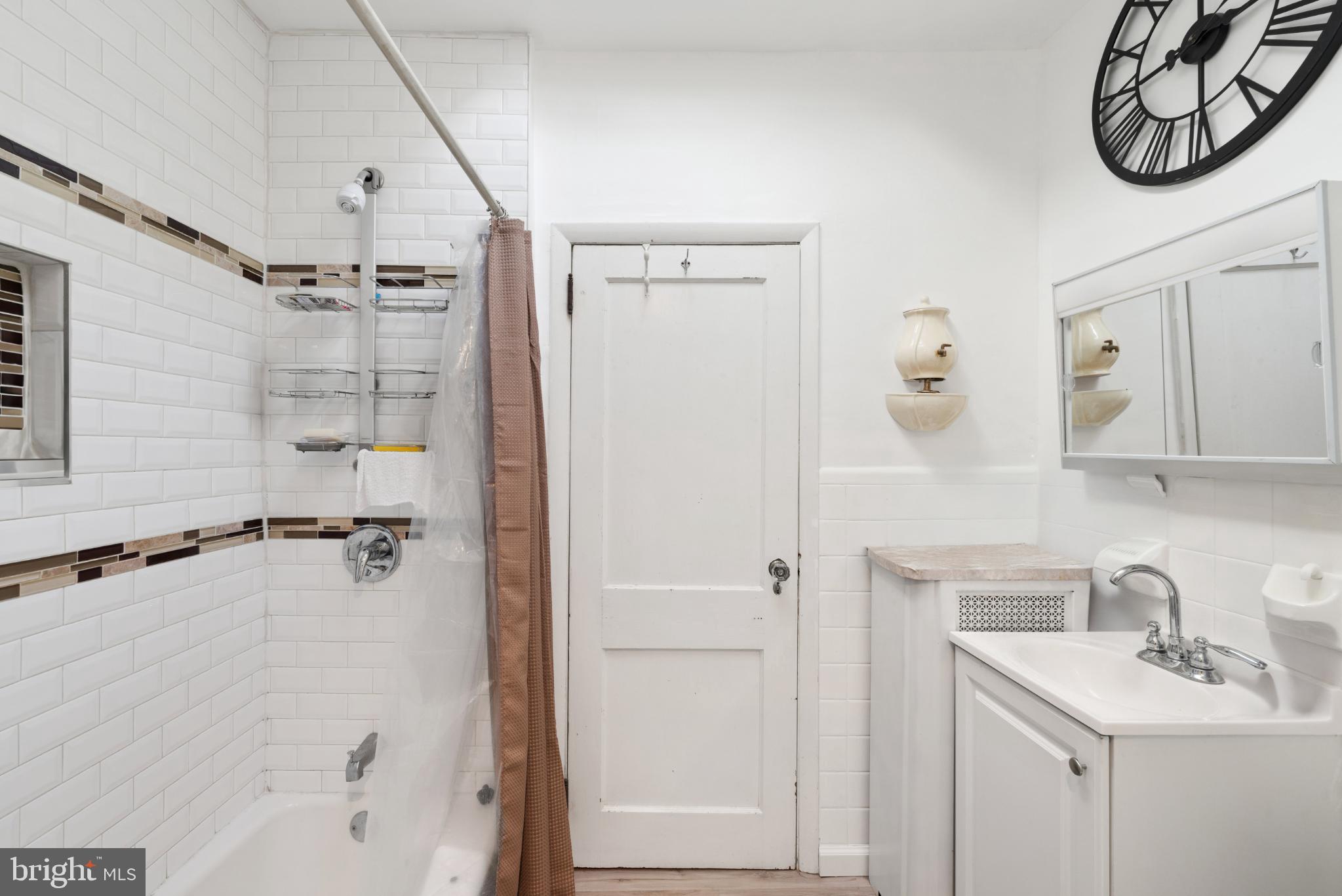 OXFORD CIRCLE - Residential