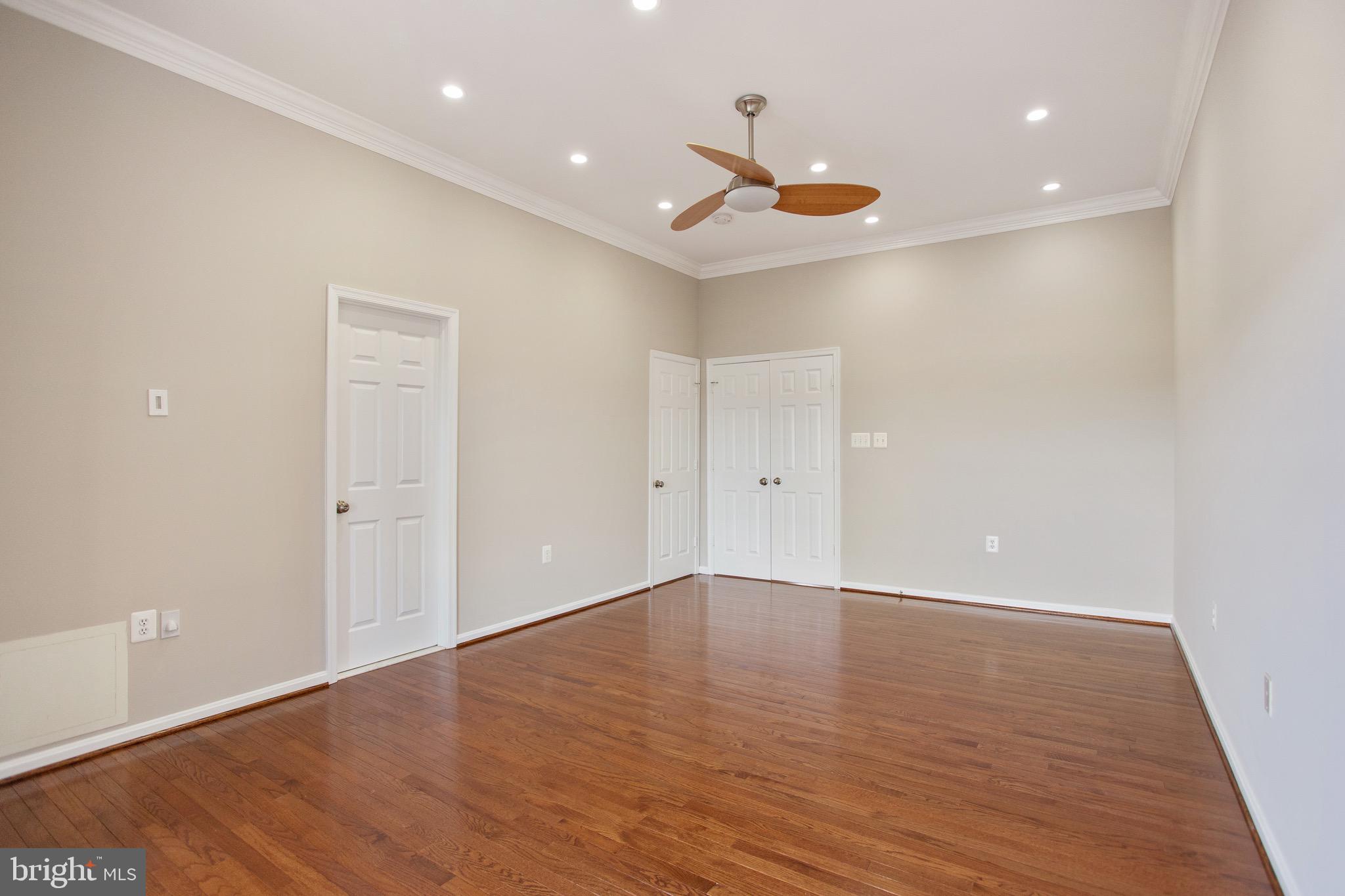 POTOMAC CROSSING - Residential