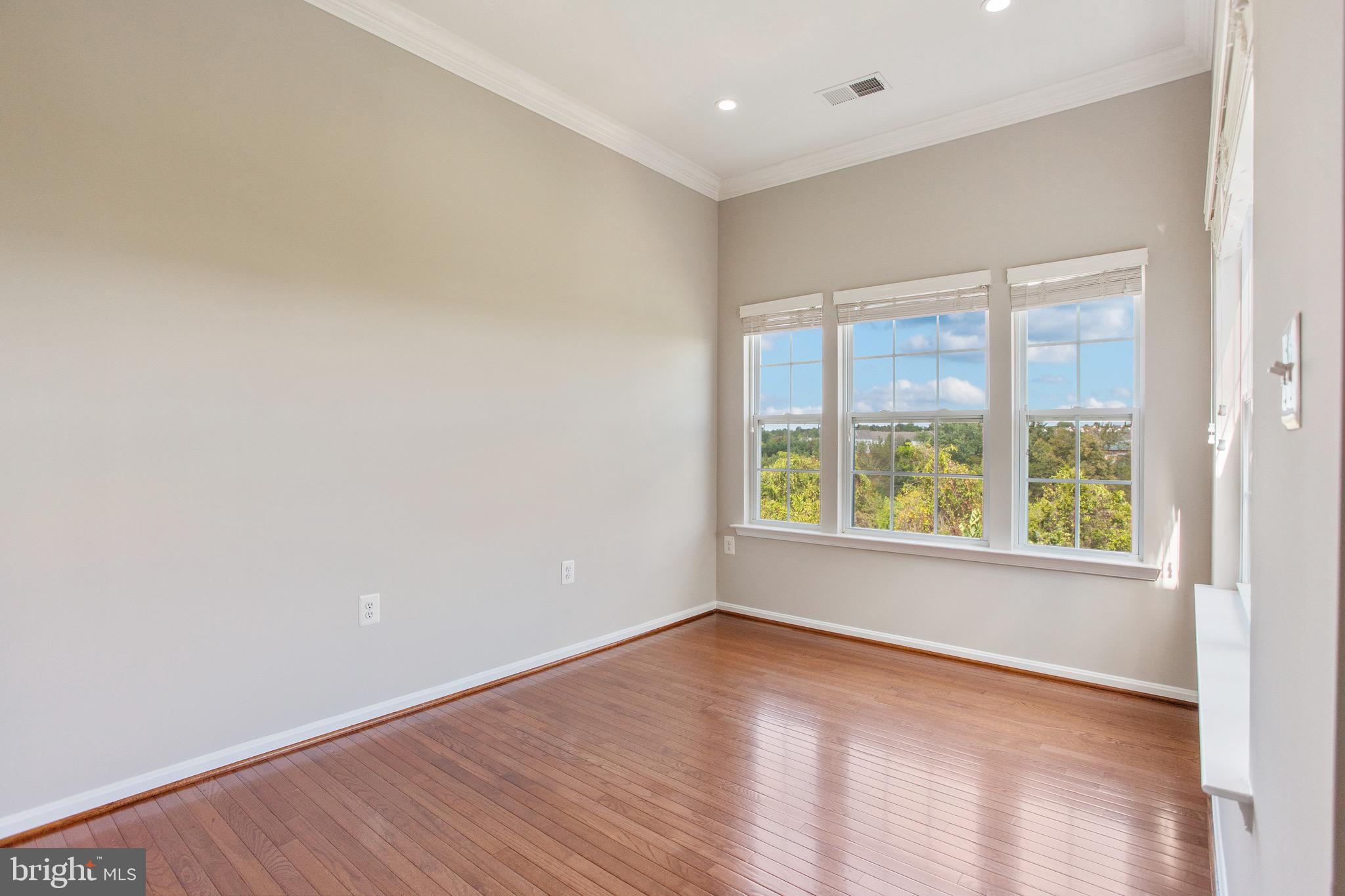 POTOMAC CROSSING - Residential