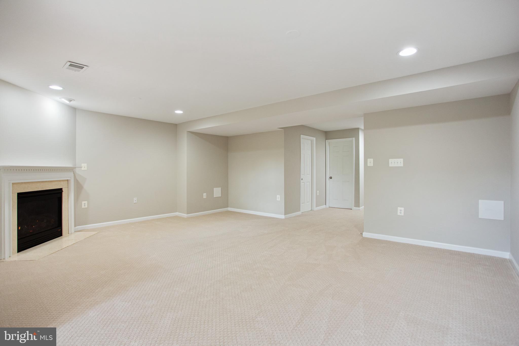 POTOMAC CROSSING - Residential