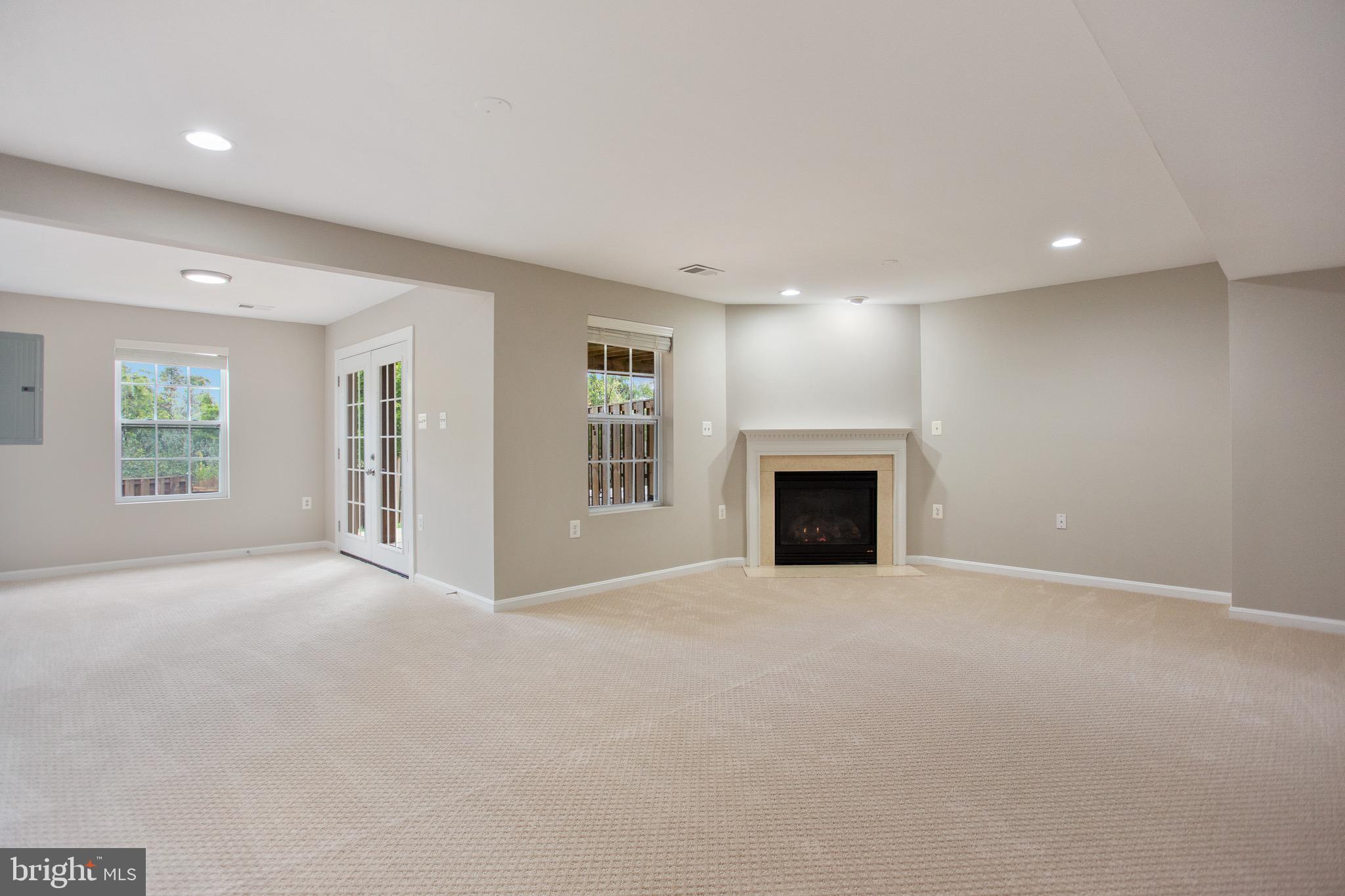 POTOMAC CROSSING - Residential