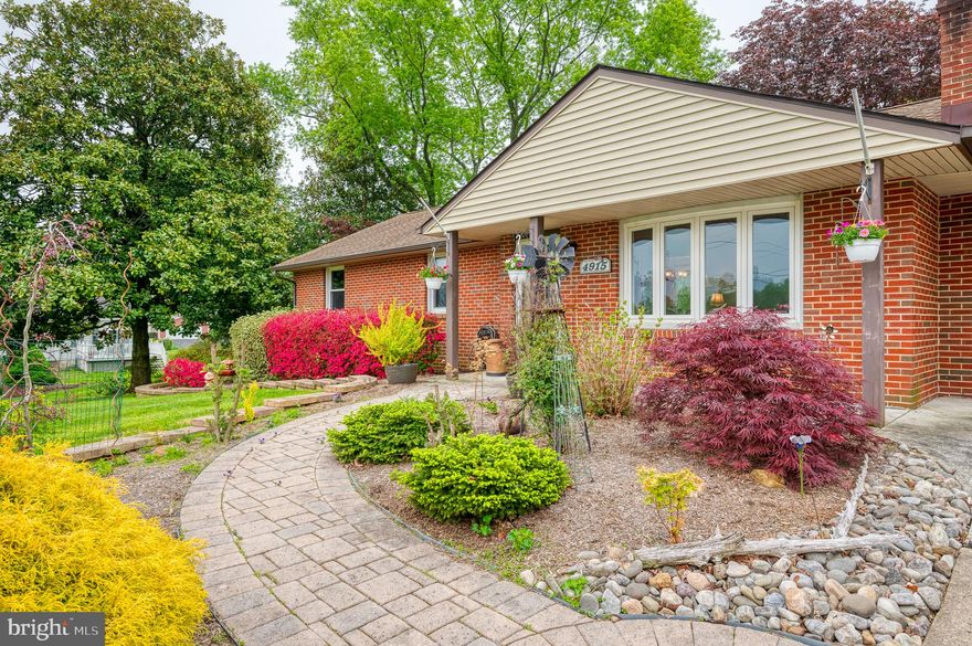 WELCOME HOME!  3 BEDROOM, 1 BATH ALL BRICK RANCHER--HARDWOOD FLOORING--UPDATED KITCHEN--FAMILY ROOM WITH  WOOD BURNING FIREPLACE--UNFINISHED BASEMENT--CARPORT AND SO MUCH MORE!